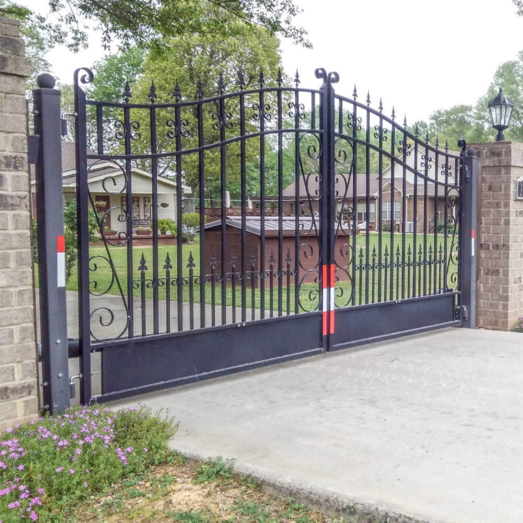 [12-18FT] Heavy-Duty Venice-Style Steel Dual-Swing Driveway Gate (SAK68025) - Image 12