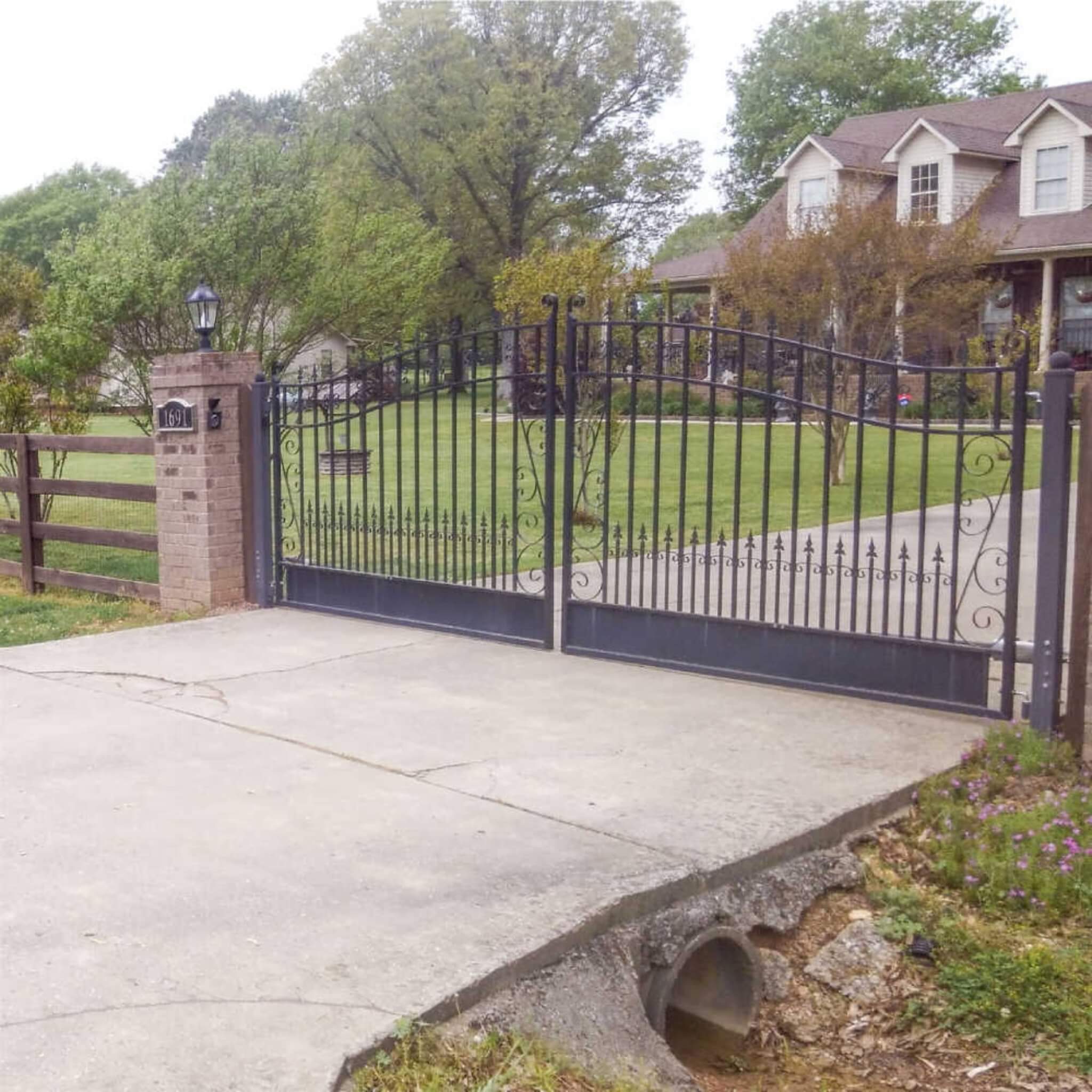 [12-18FT] Heavy-Duty Venice-Style Steel Dual-Swing Driveway Gate (SAK68025) - Image 8