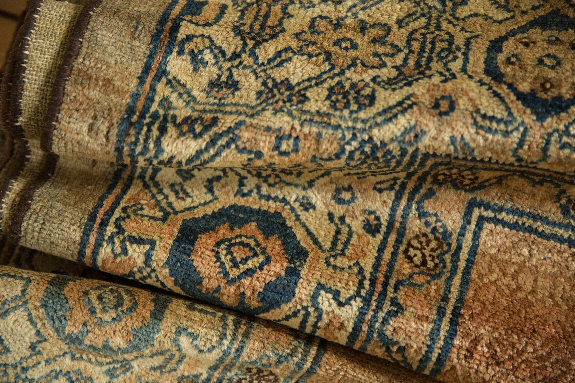 12.5x20 Antique Distressed Bibikabad Carpet - Image 11