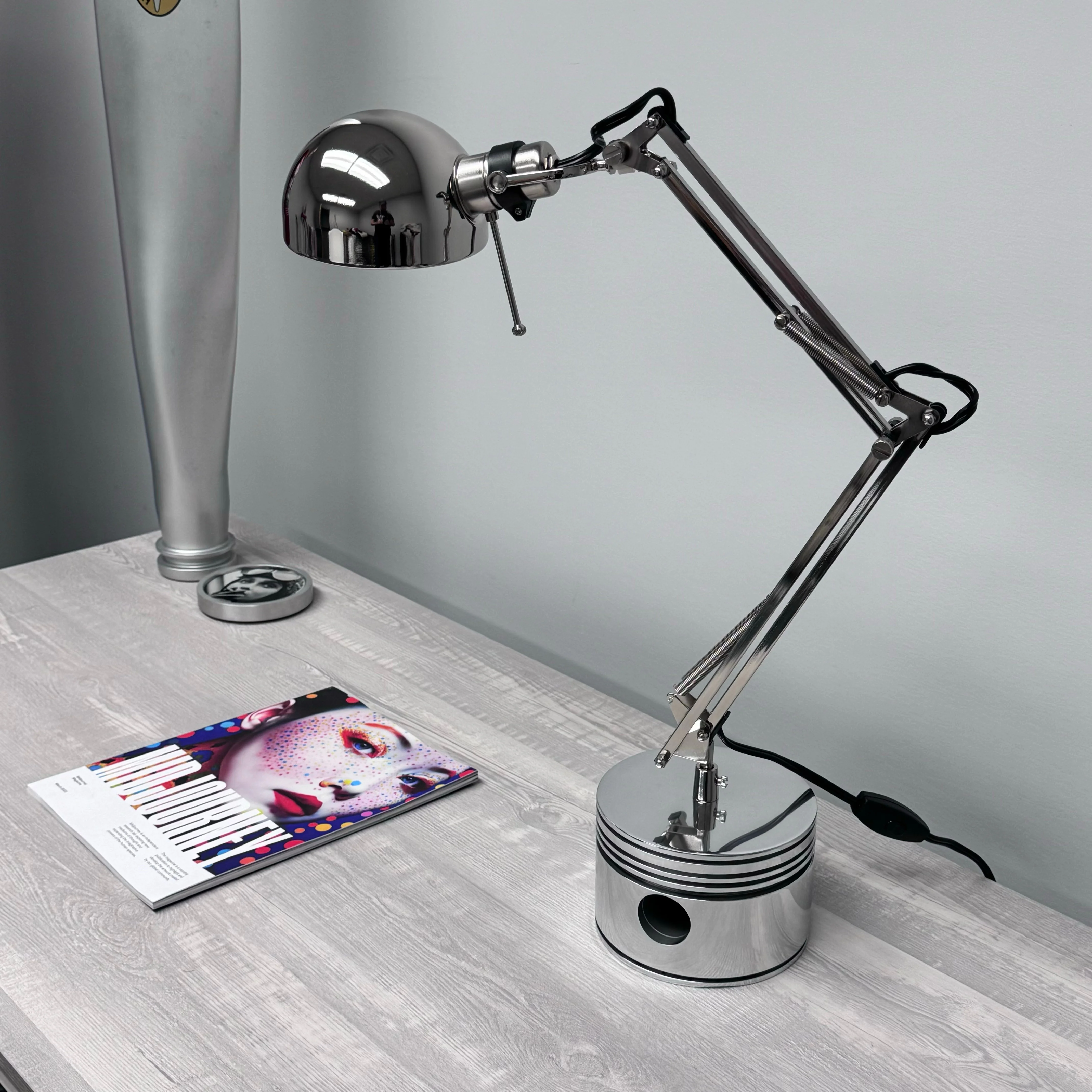 1940's Pratt & Whitney WWII R-2800 Corsair F4U Corsair Airplane Polished Chrome Radial Engine Piston Desk Task Lamp - Image 4