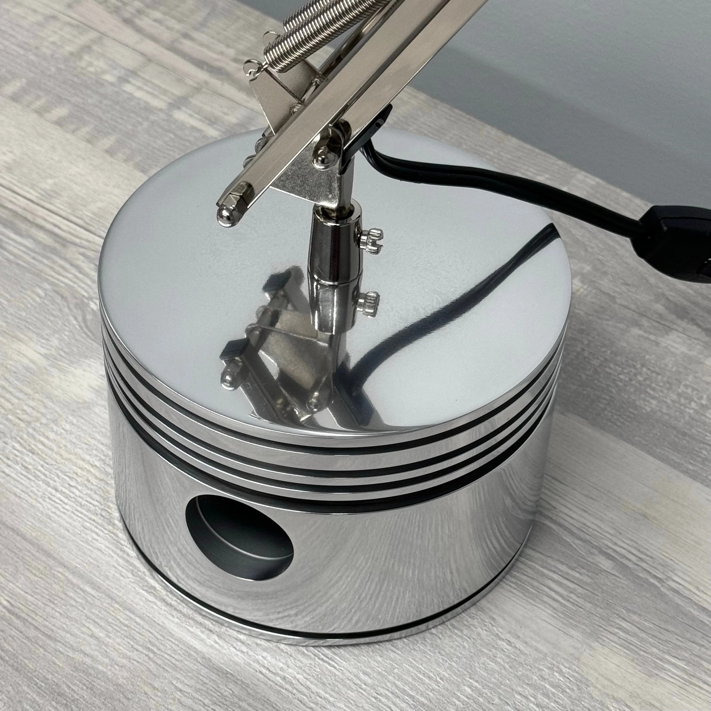 1940's Pratt & Whitney WWII R-2800 Corsair F4U Corsair Airplane Polished Chrome Radial Engine Piston Desk Task Lamp - Image 7