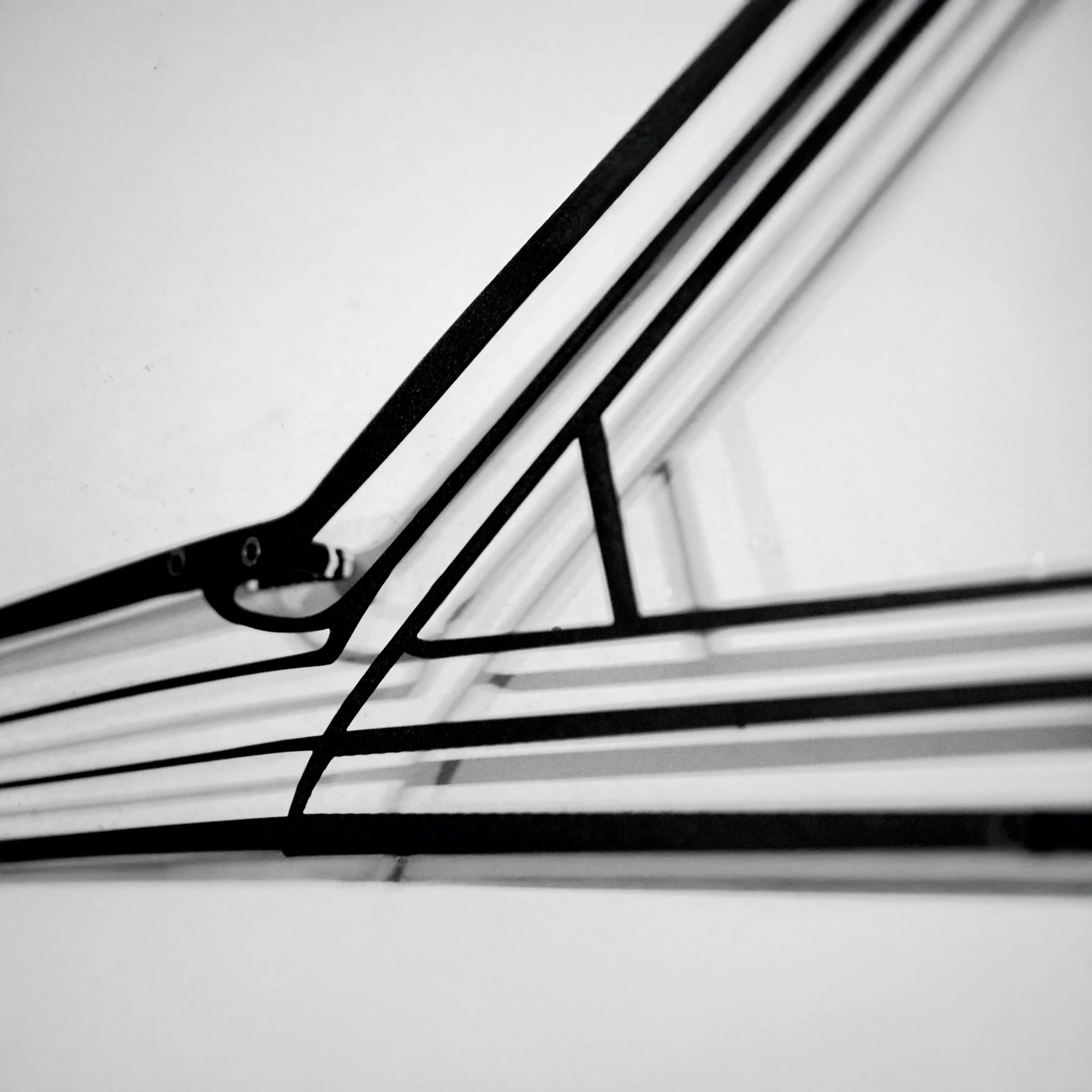1990 Mercedes-Benz 500 SEC Wall Art – Steel Silhouette with Spinning Wheels-KAFMEKA032 - Image 2