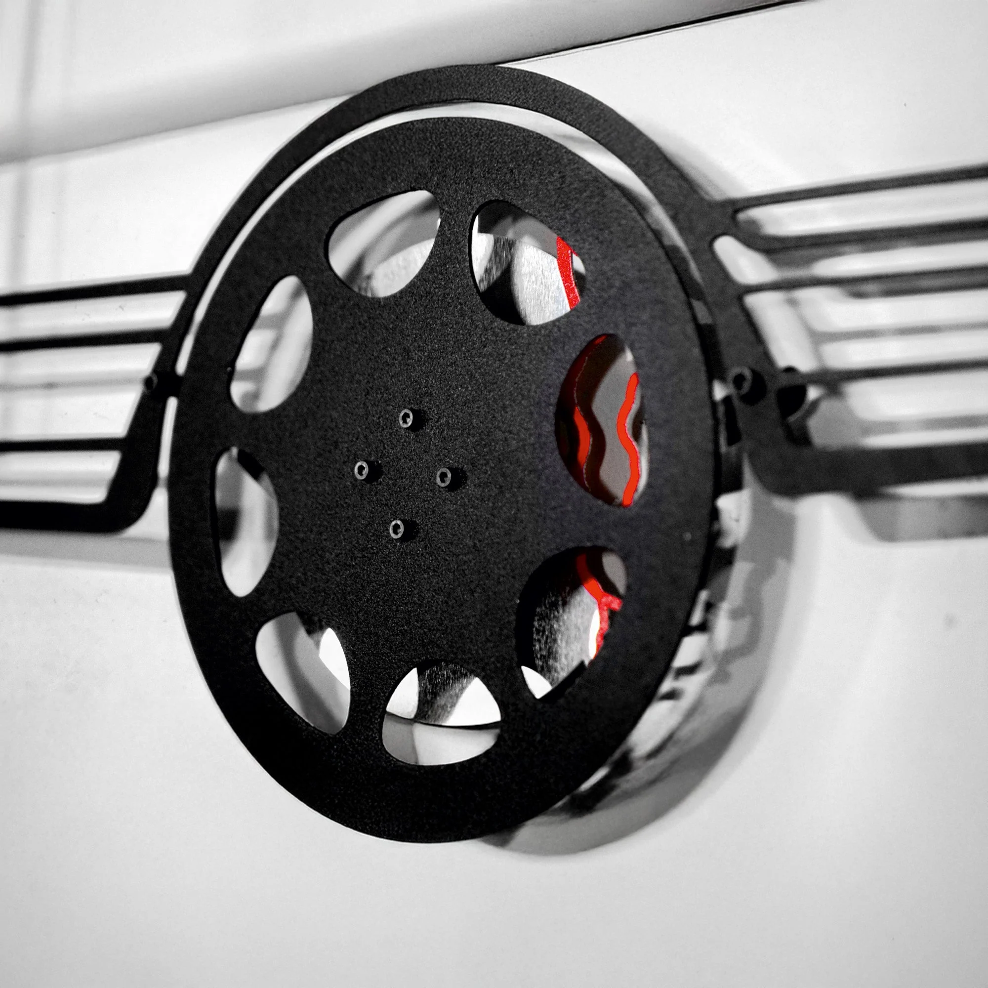 1990 Mercedes-Benz 500 SEC Wall Art – Steel Silhouette with Spinning Wheels-KAFMEKA032 - Image 4