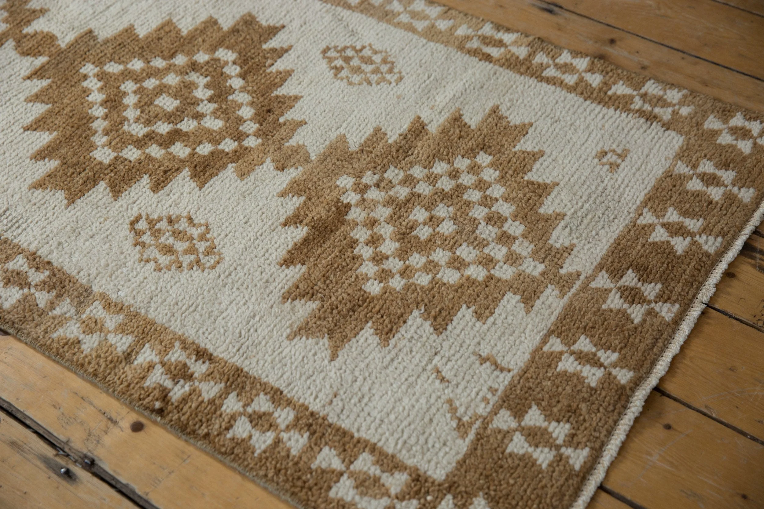 2.5x10 Vintage Distressed Kars Rug Runner - Image 4