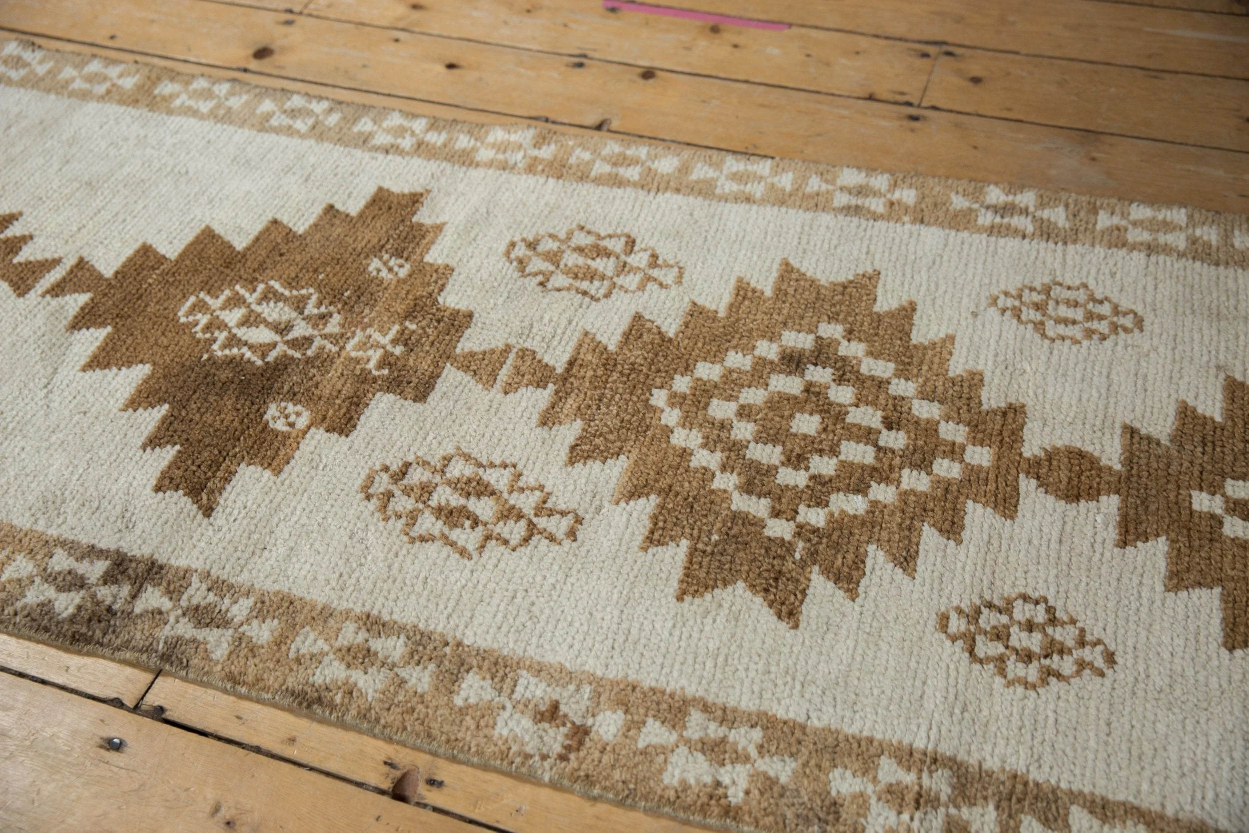 2.5x10 Vintage Distressed Kars Rug Runner - Image 5
