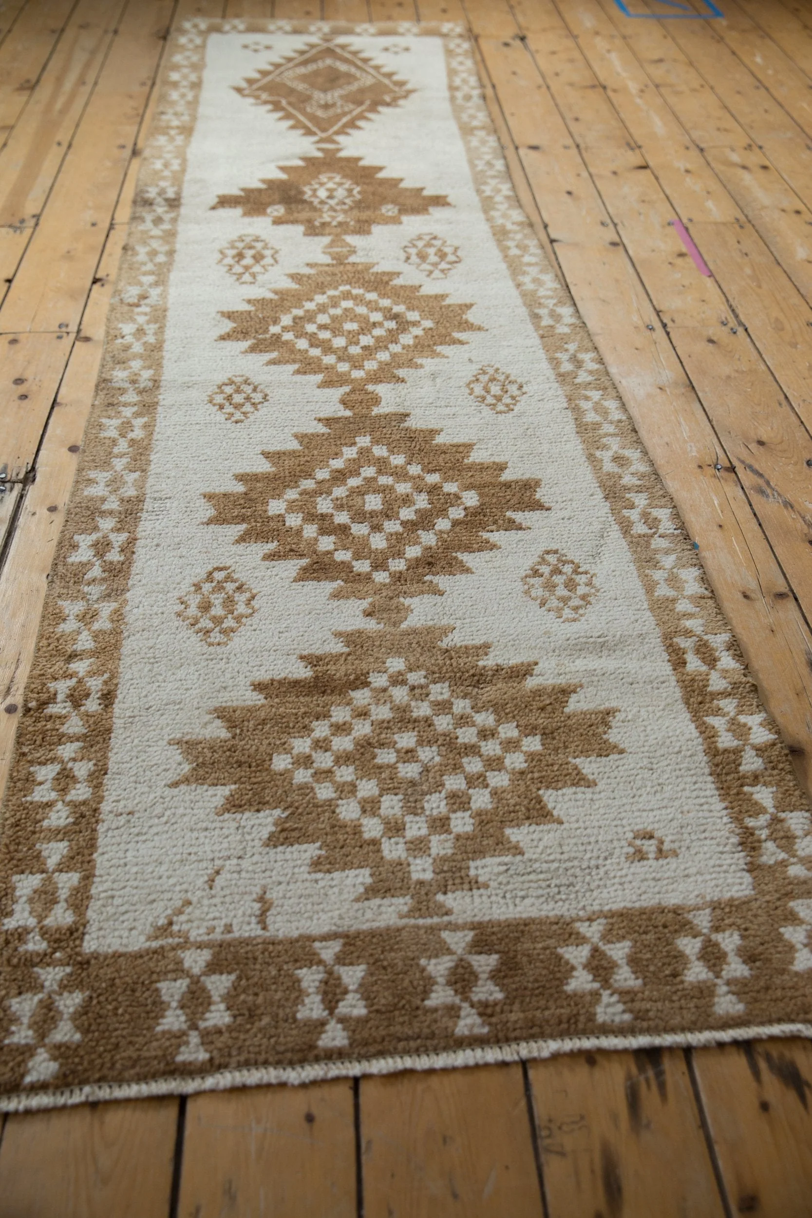 2.5x10 Vintage Distressed Kars Rug Runner - Image 8