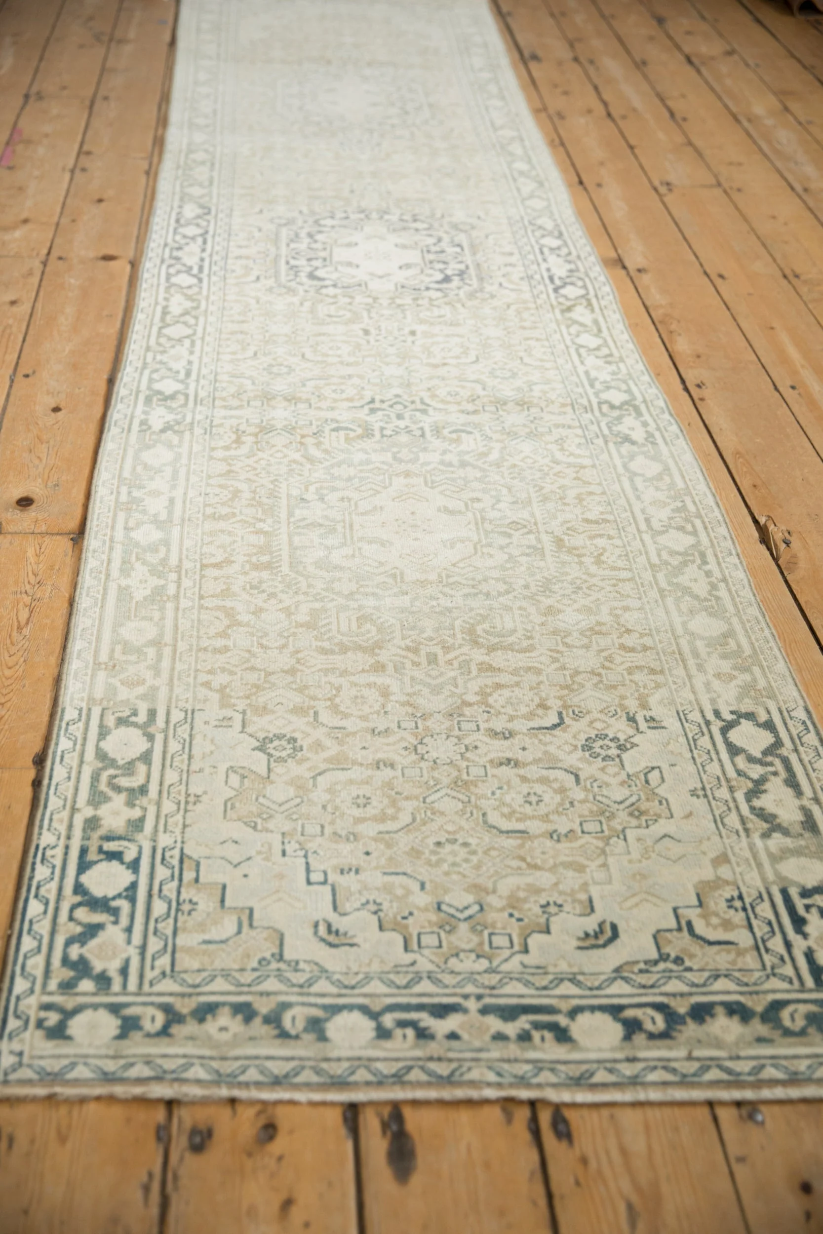 2.5x11 Vintage Distressed Sparta Rug Runner - Image 4