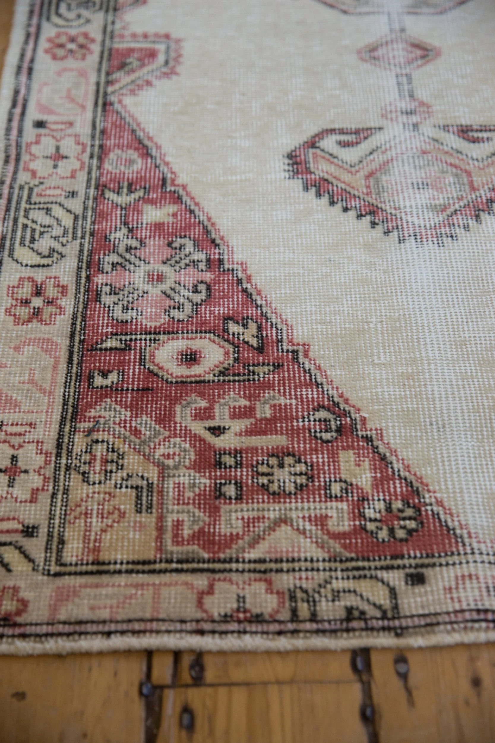 2.5x11 Vintage Distressed Sparta Rug Runner - Image 4