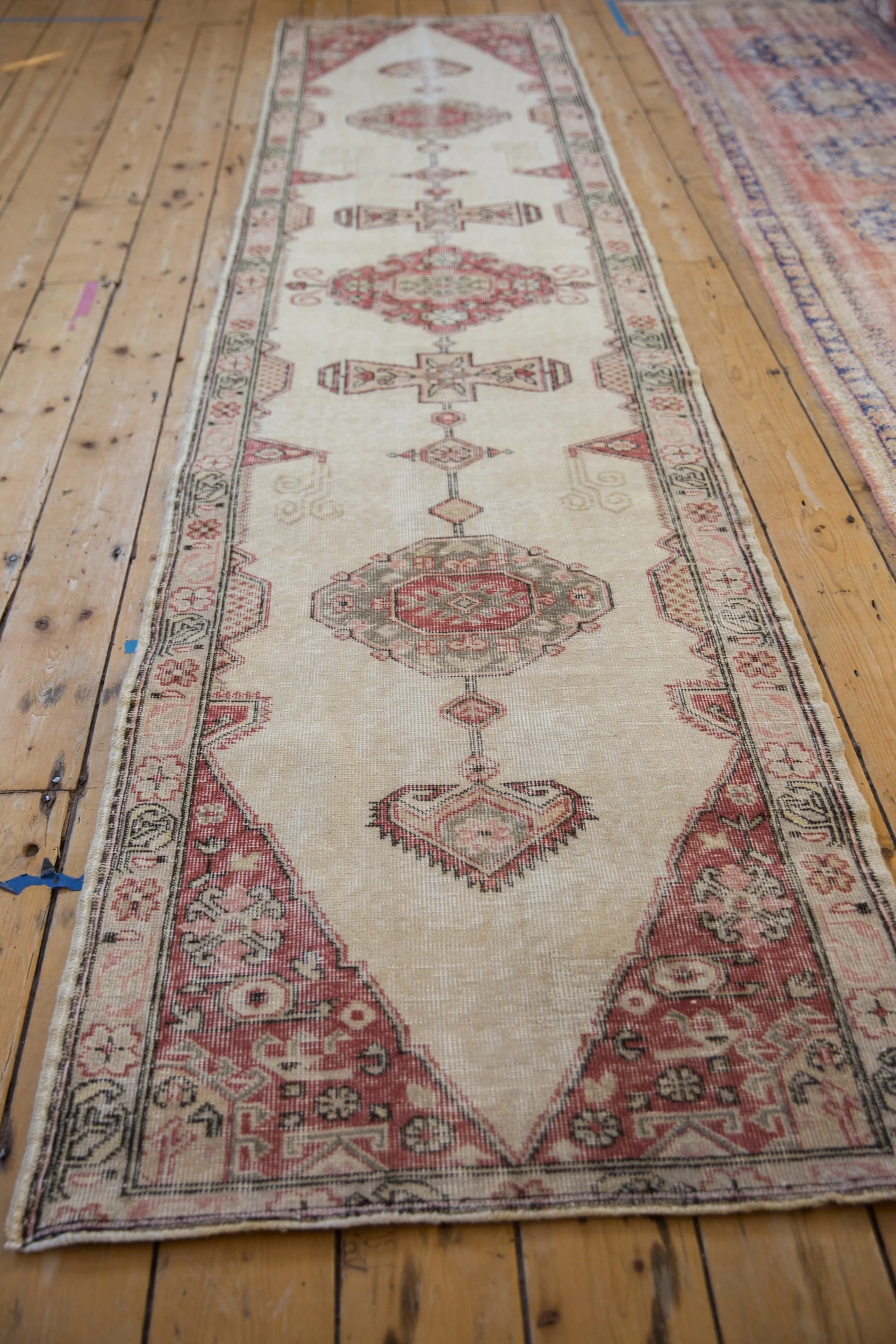 2.5x11 Vintage Distressed Sparta Rug Runner - Image 5