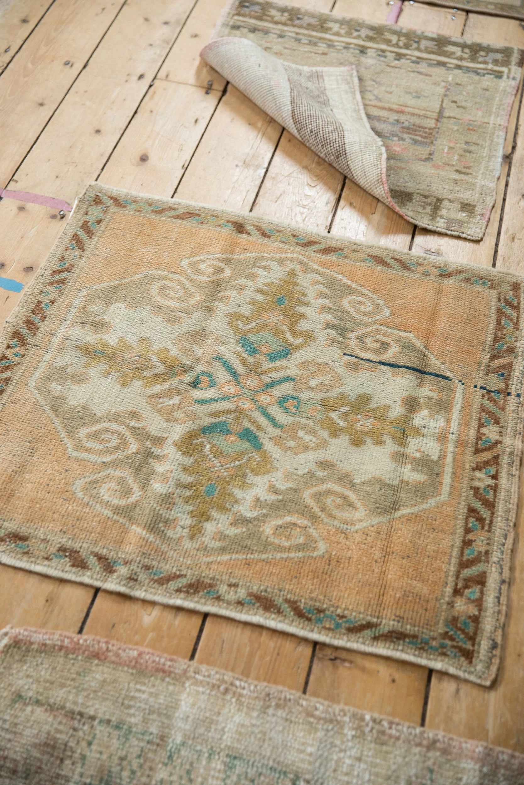 2.5x2.5 Vintage Distressed Oushak Square Rug Mat - Image 4