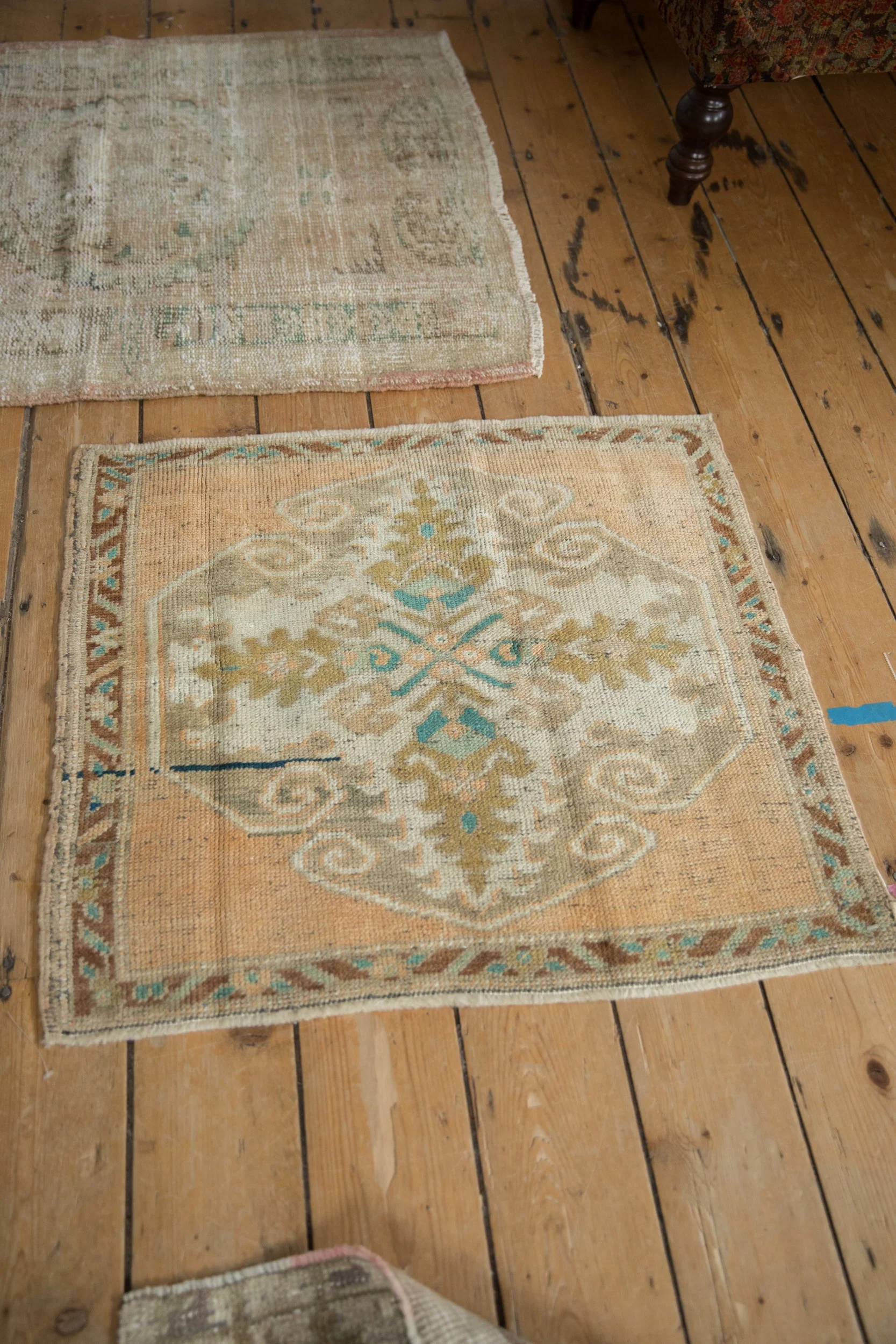 2.5x2.5 Vintage Distressed Oushak Square Rug Mat - Image 5