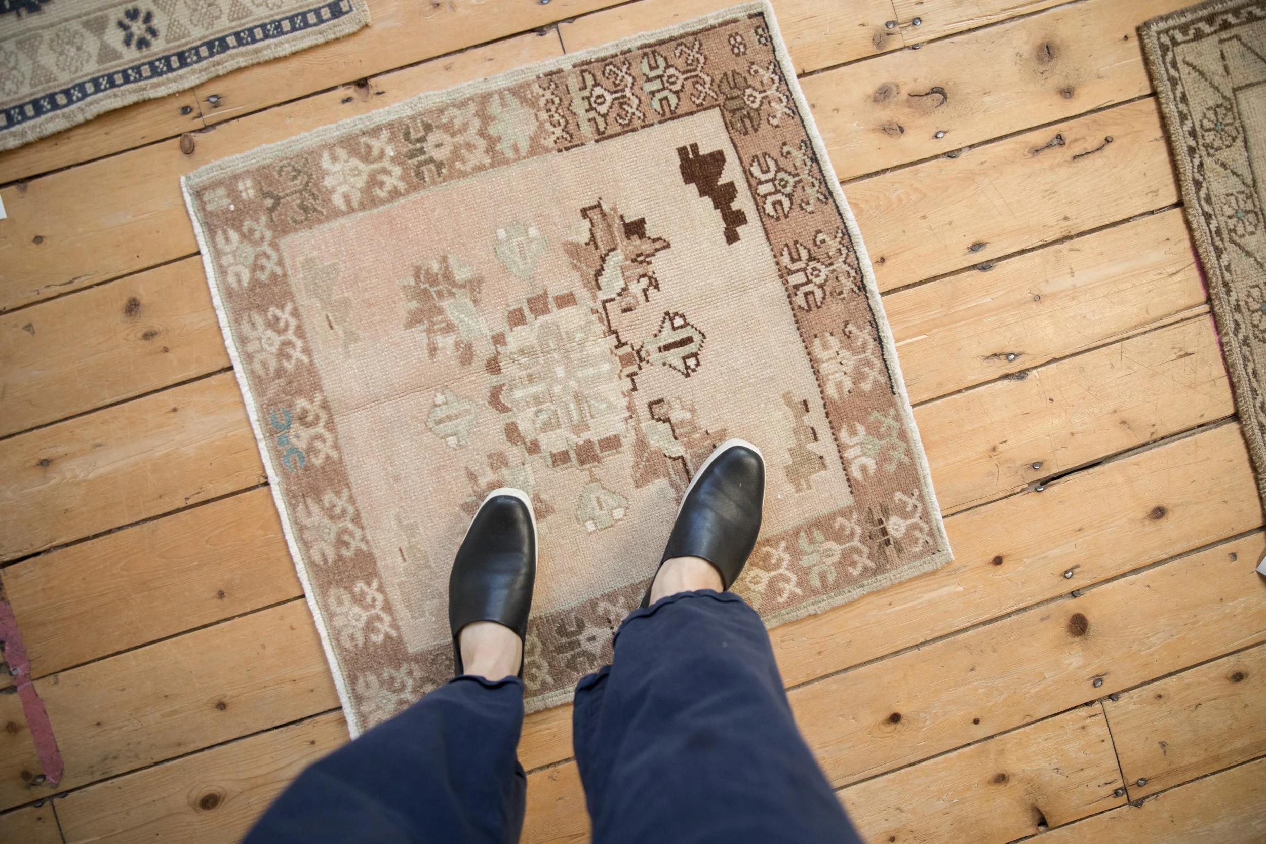 2.5x2.5 Vintage Distressed Oushak Square Rug Mat - Image 2