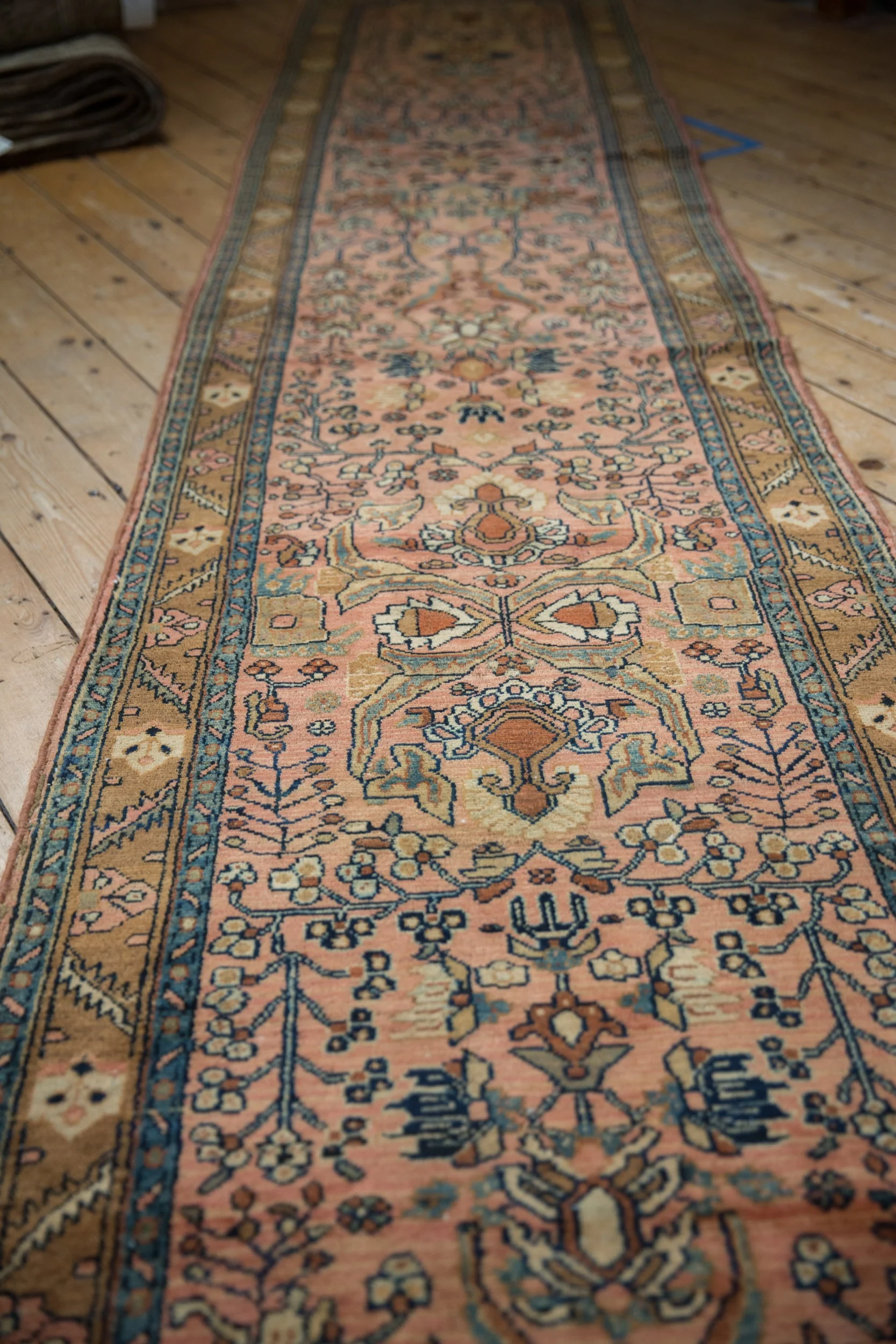 2.5x20 Vintage Lilihan Rug Runner - Image 9