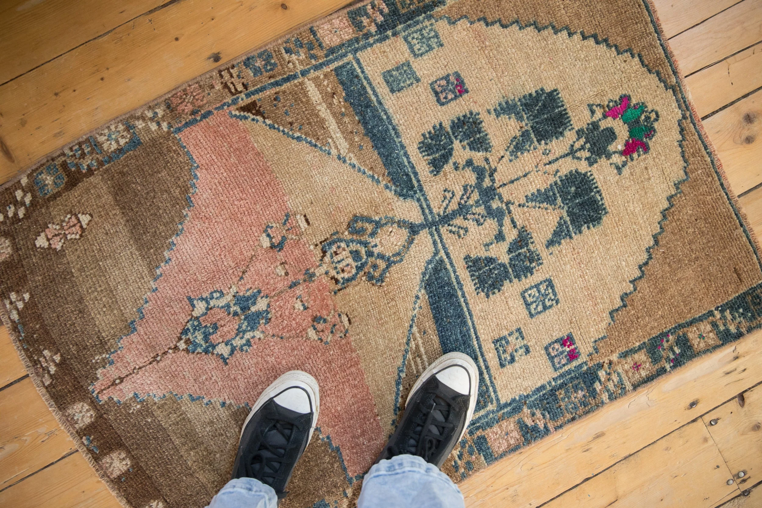 2.5x3.5 Vintage Distressed Kars Rug - Image 2