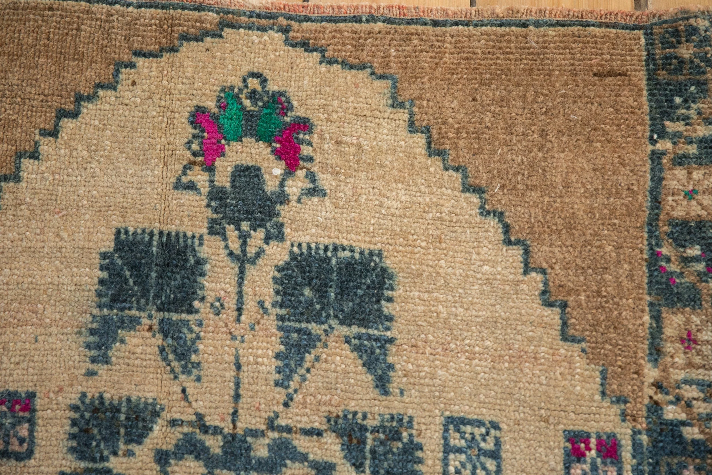 2.5x3.5 Vintage Distressed Kars Rug - Image 3