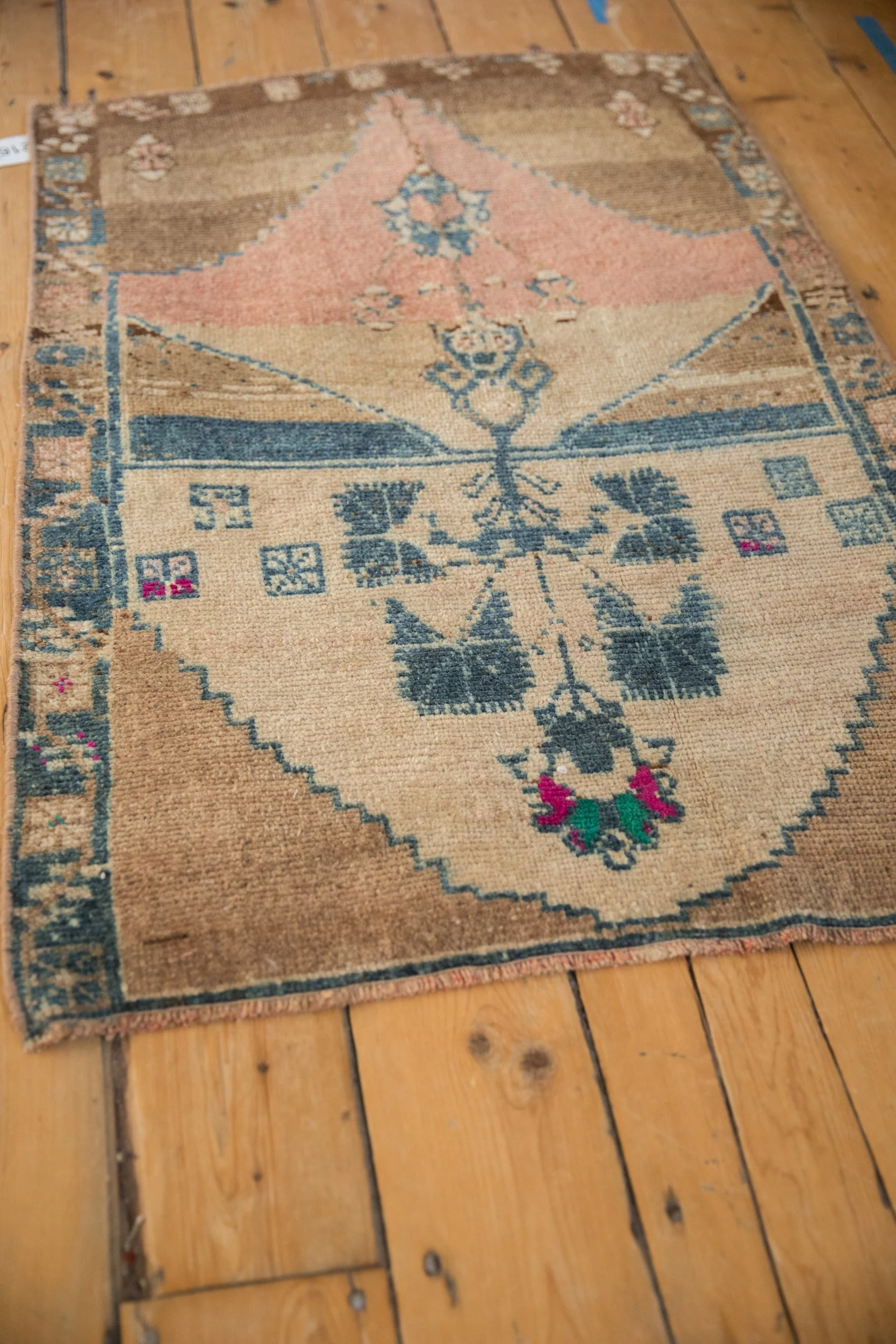 2.5x3.5 Vintage Distressed Kars Rug - Image 4