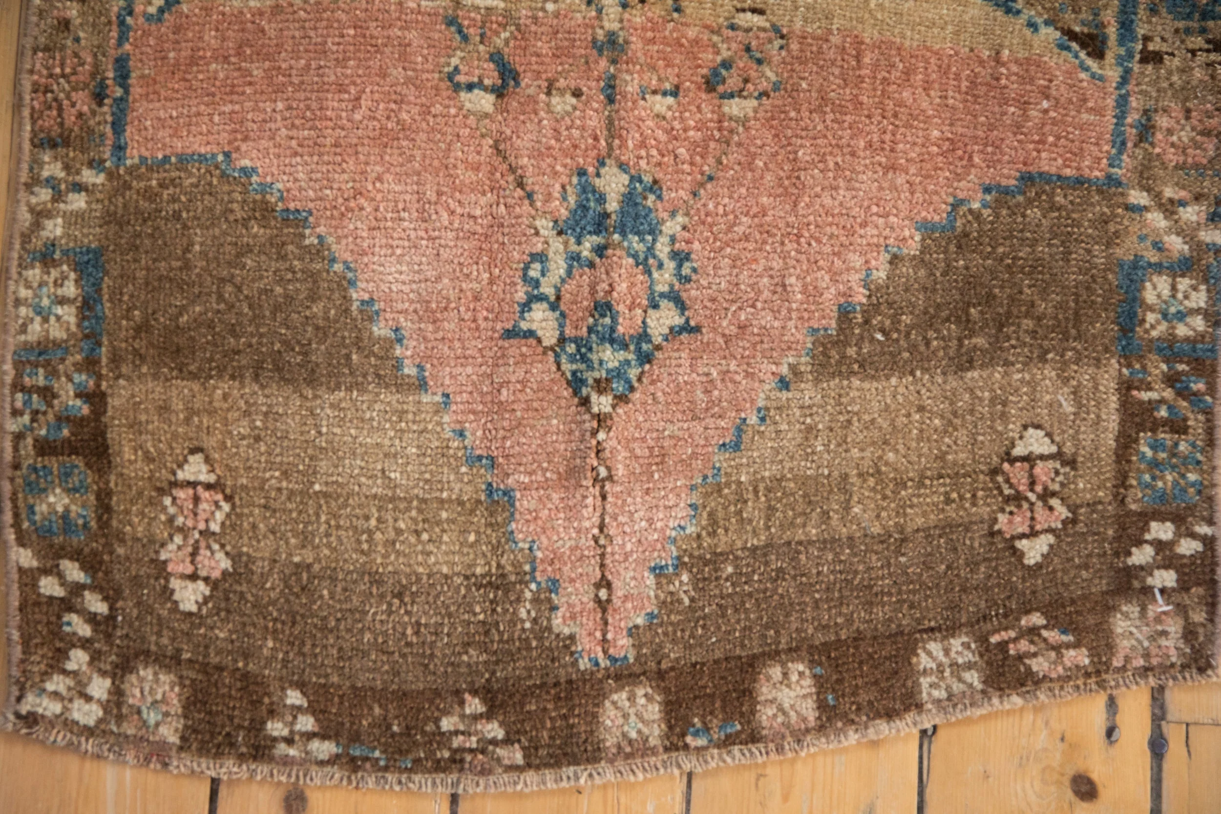 2.5x3.5 Vintage Distressed Kars Rug - Image 7