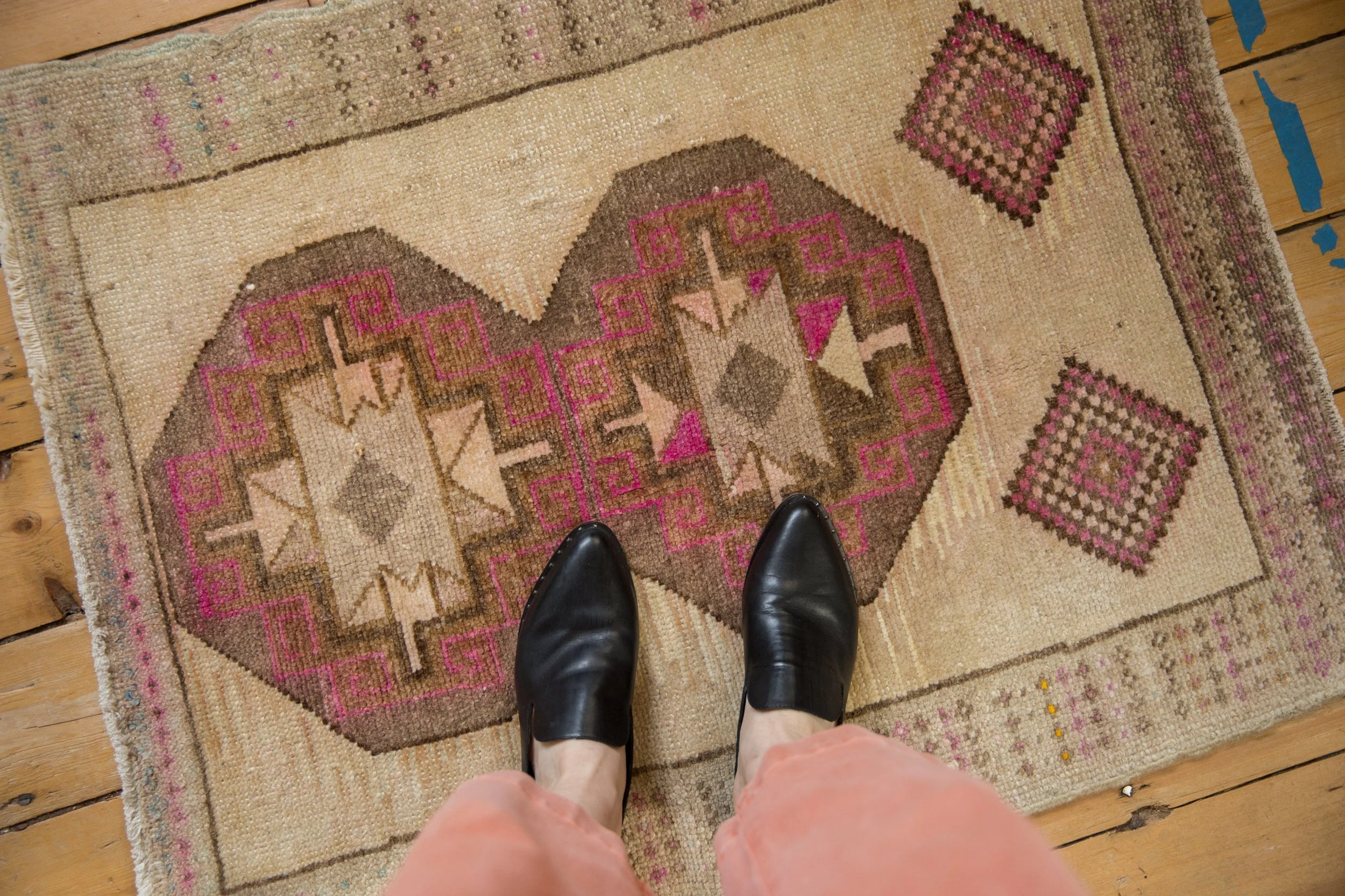 2.5x3.5 Vintage Distressed Kars Rug - Image 2
