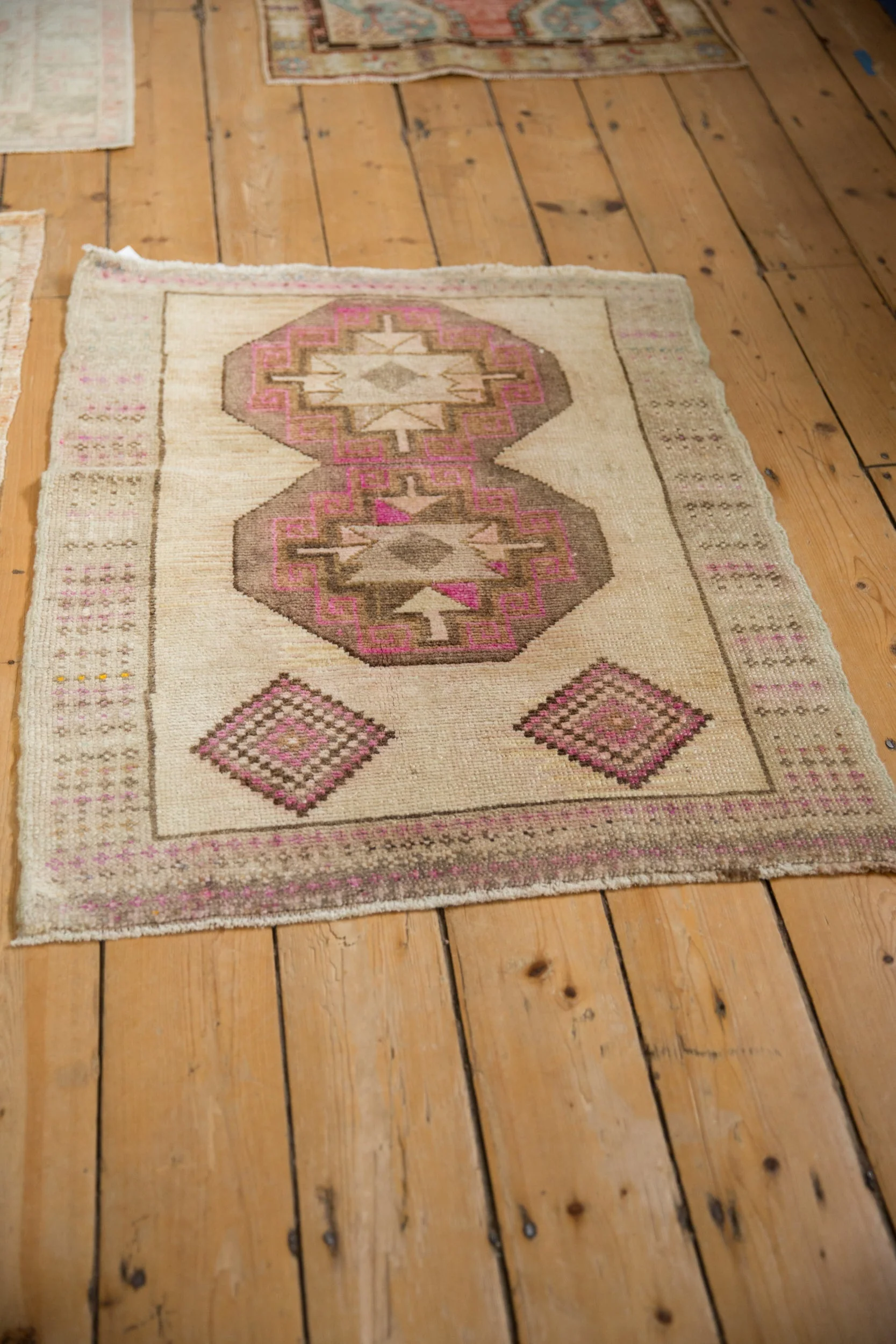 2.5x3.5 Vintage Distressed Kars Rug - Image 4
