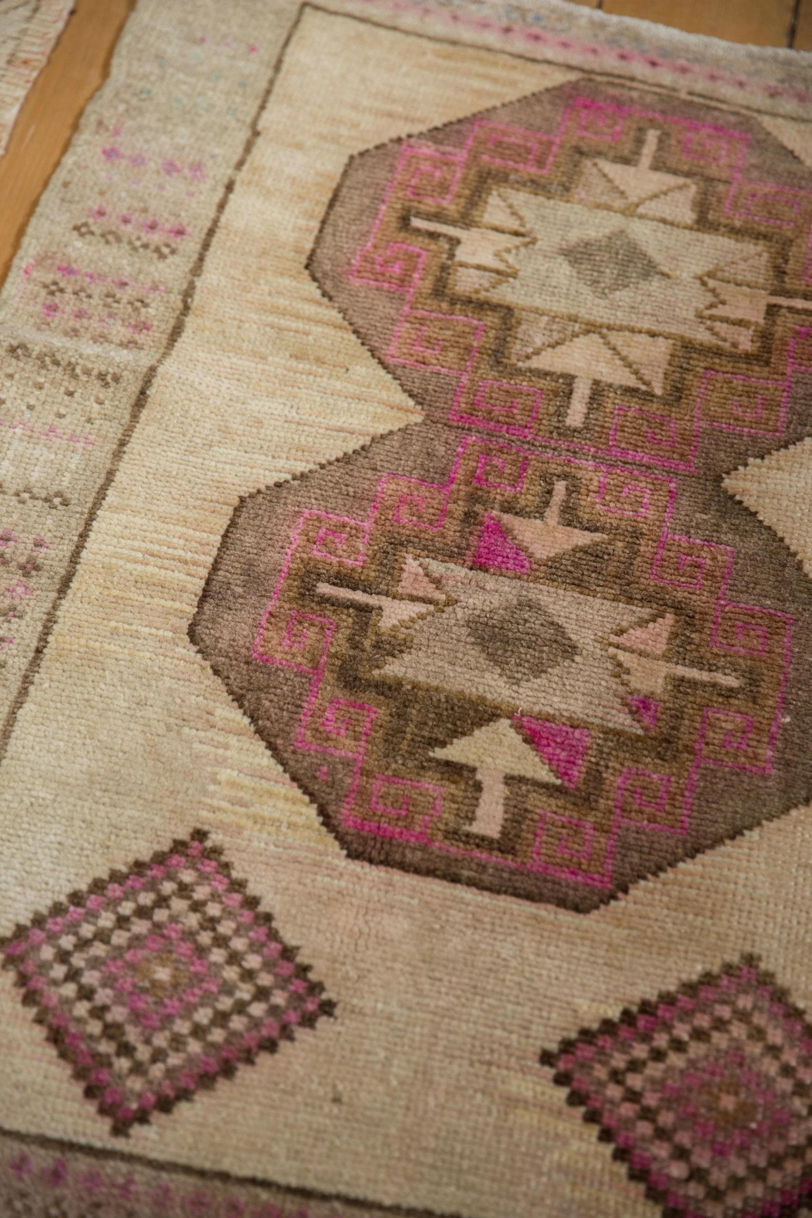 2.5x3.5 Vintage Distressed Kars Rug - Image 5