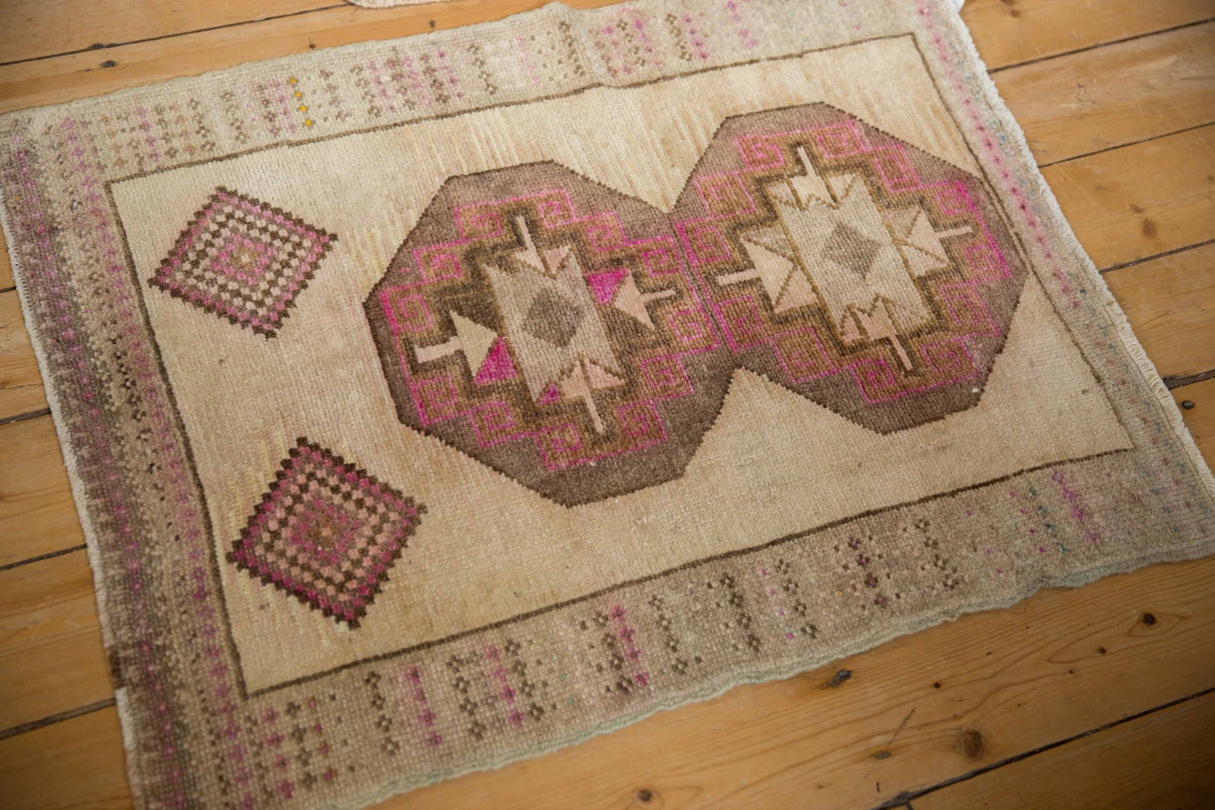 2.5x3.5 Vintage Distressed Kars Rug - Image 6