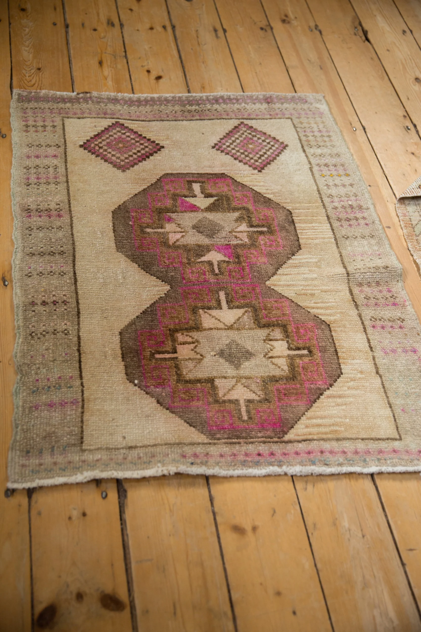 2.5x3.5 Vintage Distressed Kars Rug - Image 7