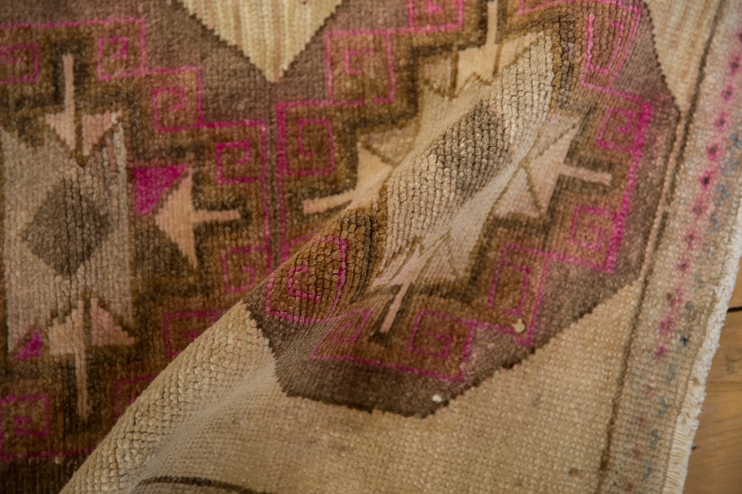 2.5x3.5 Vintage Distressed Kars Rug - Image 8