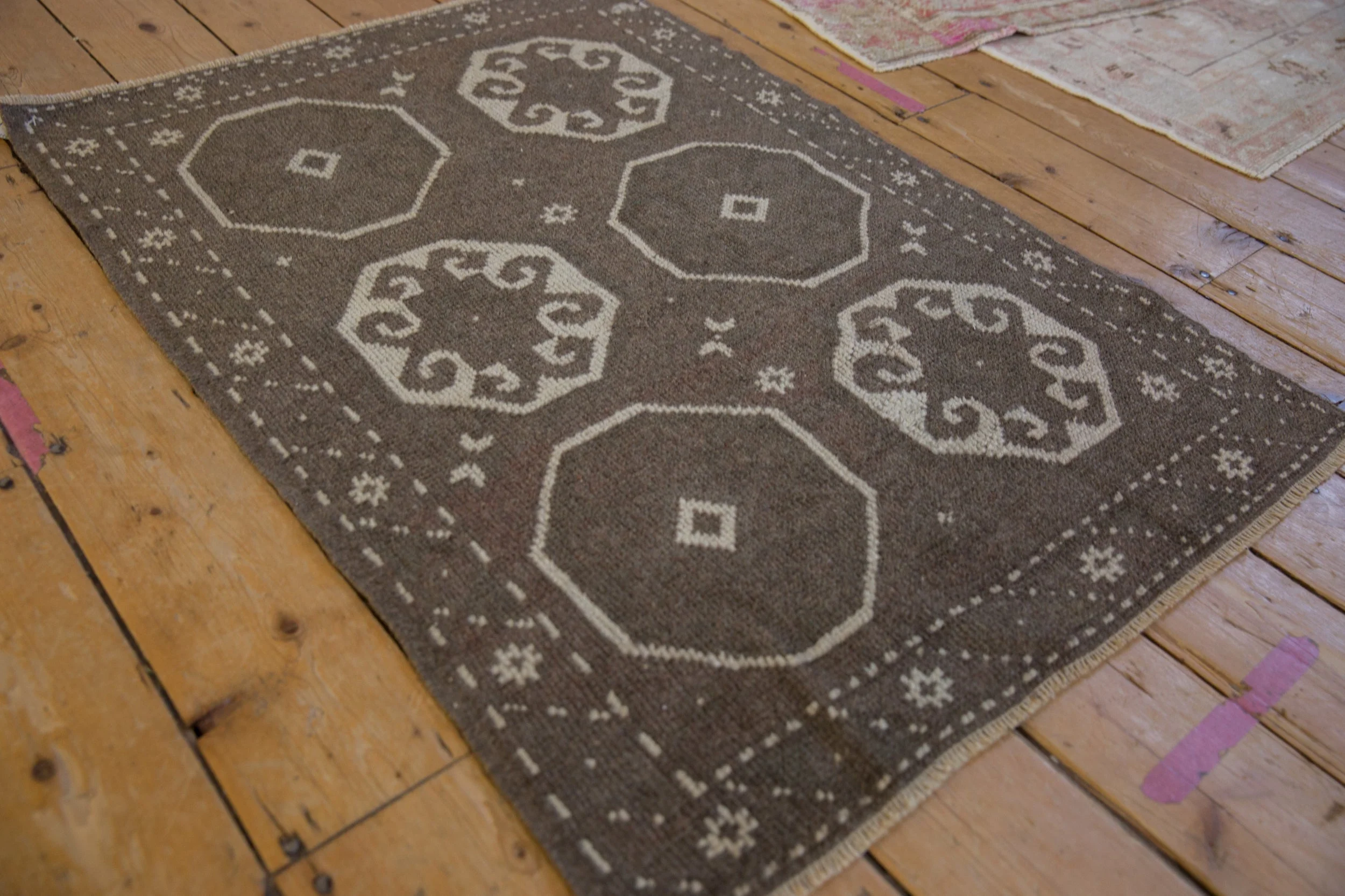 2.5x3.5 Vintage Distressed Oushak Rug - Image 3