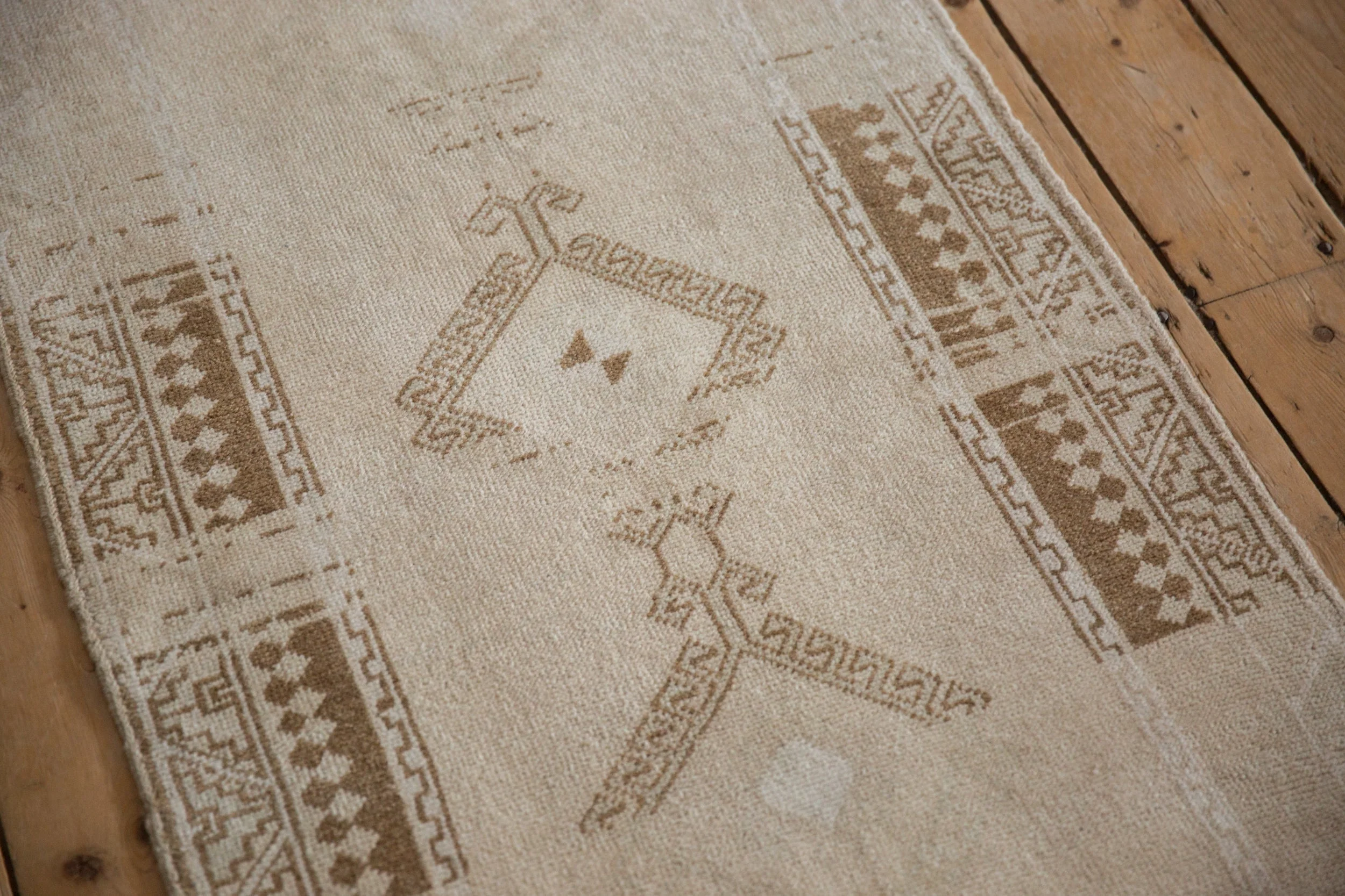 2.5x4.5 Vintage Distressed Malatya Rug - Image 7
