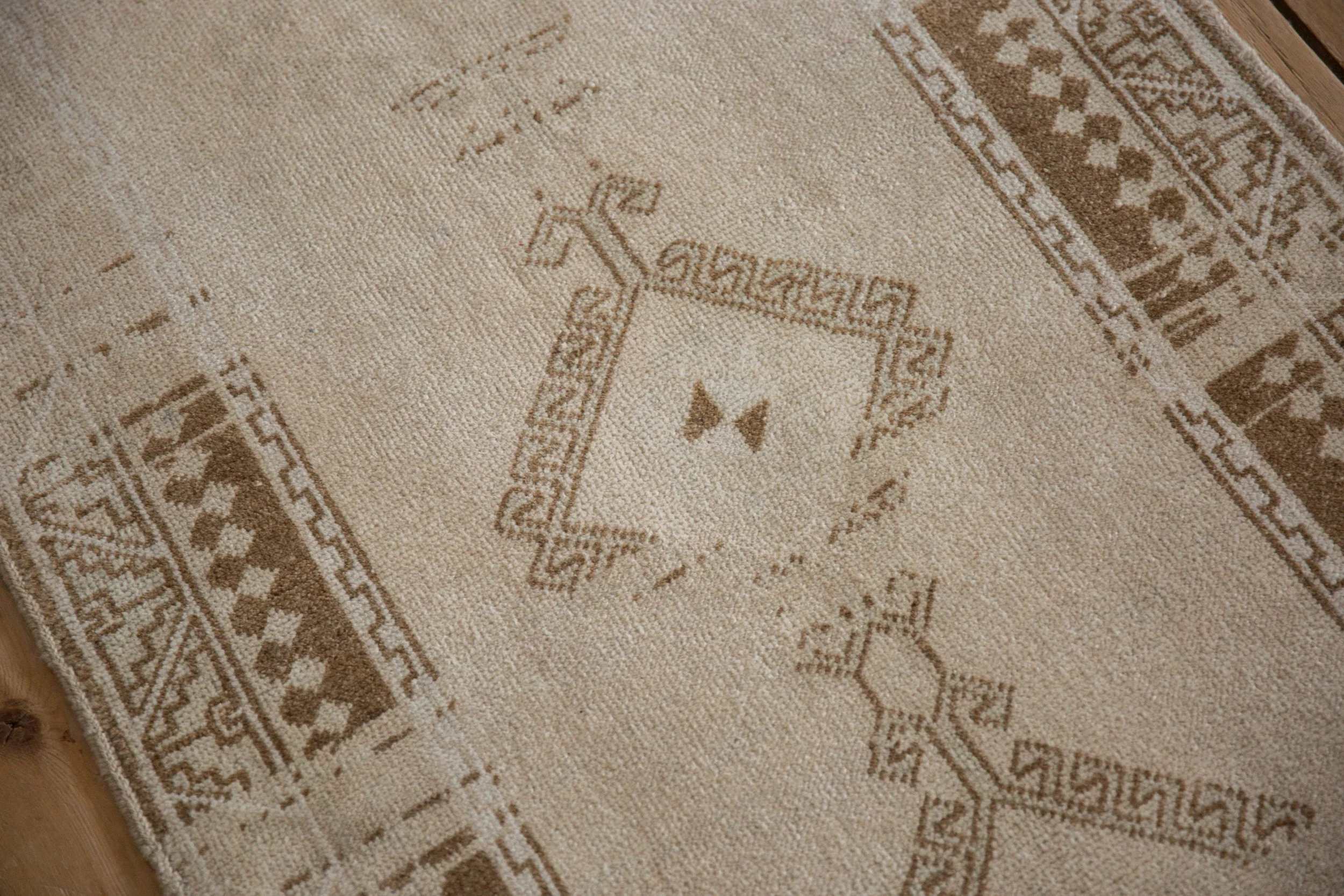 2.5x4.5 Vintage Distressed Malatya Rug - Image 8