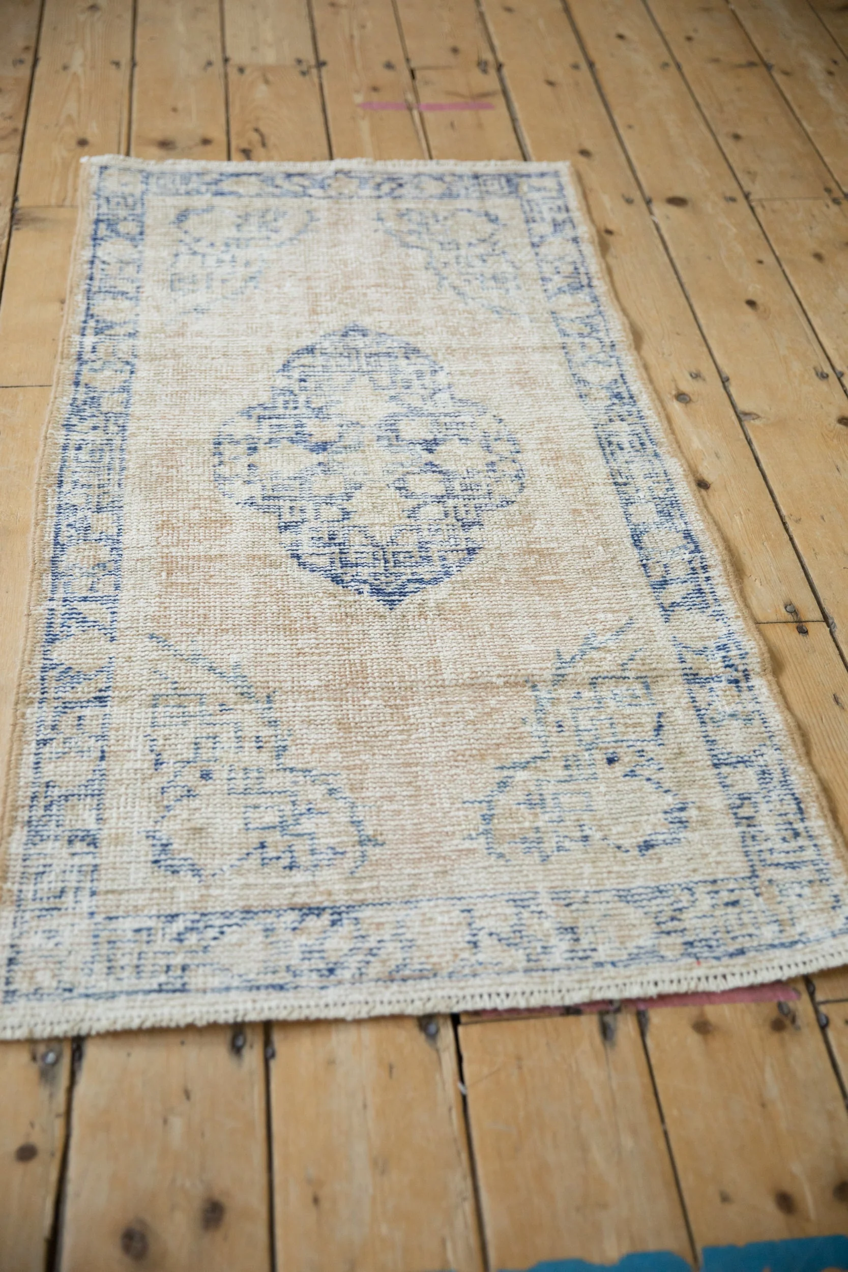 2.5x4.5 Vintage Distressed Oushak Rug - Image 4