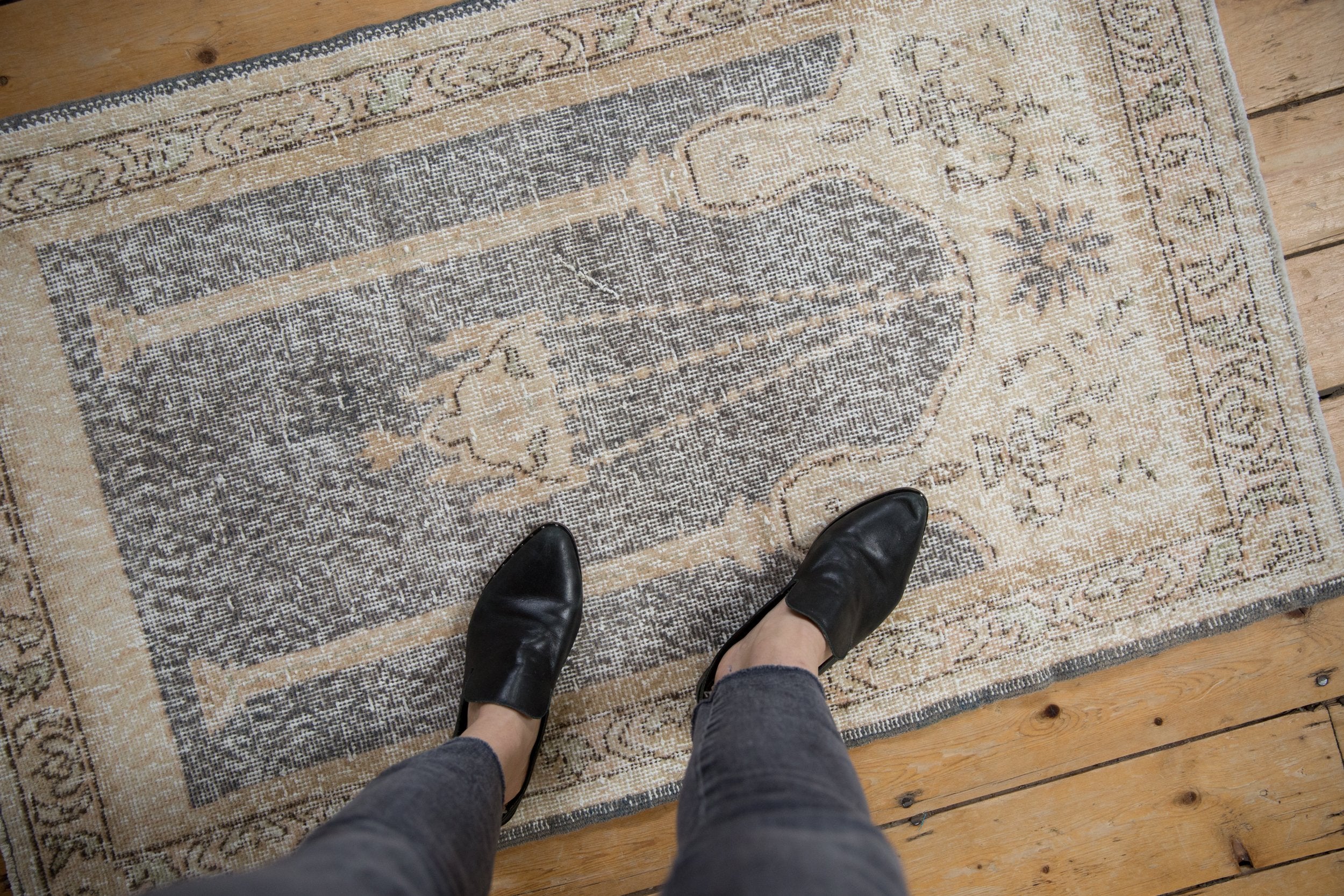 2.5x4.5 Vintage Distressed Sparta Rug - Image 2