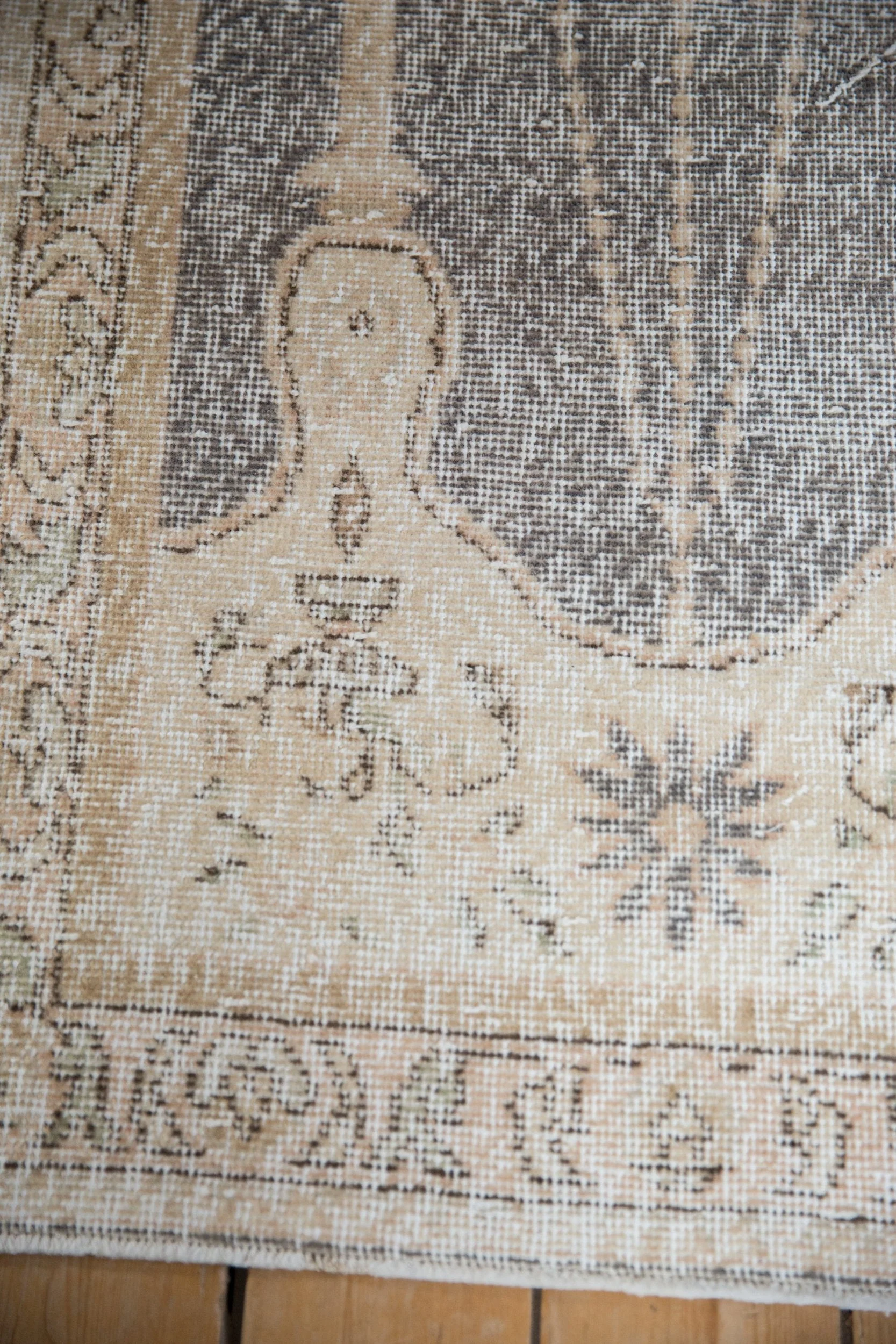 2.5x4.5 Vintage Distressed Sparta Rug - Image 4