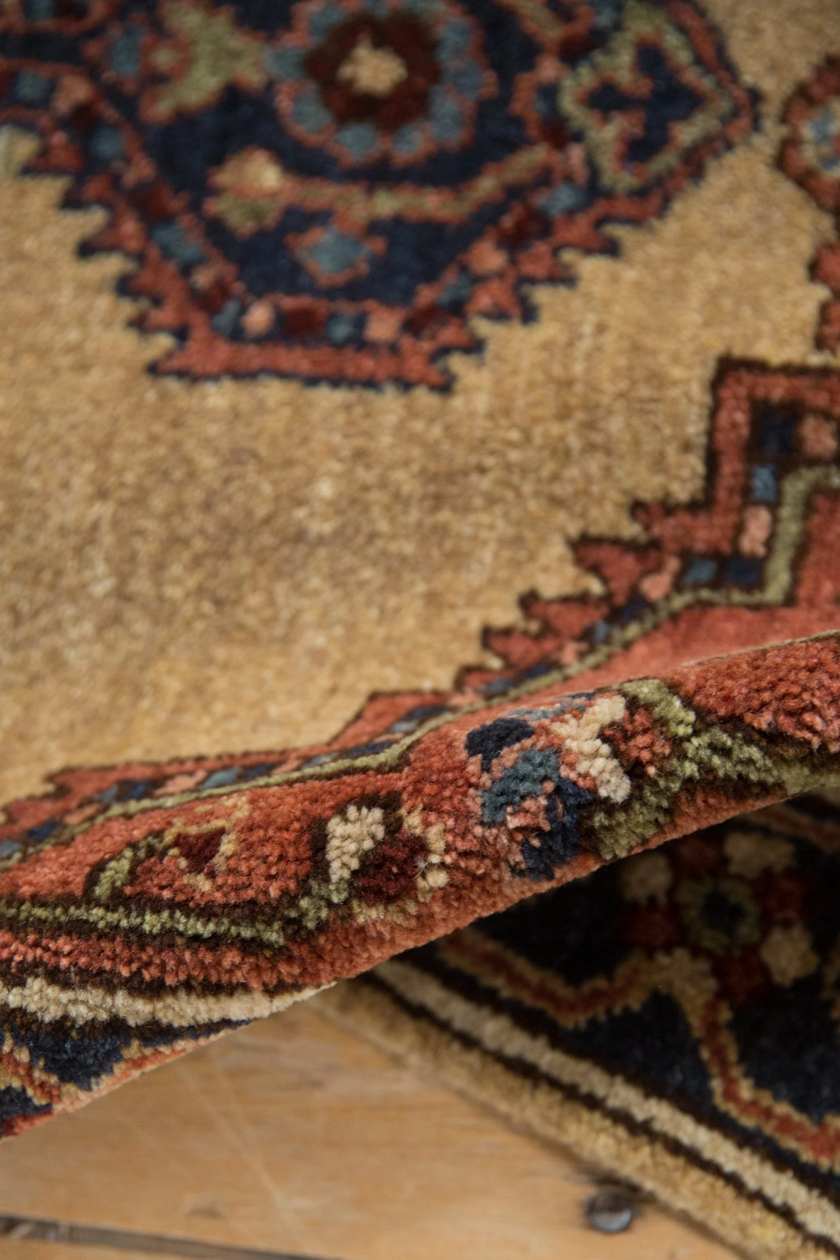 2.5x4 Vintage Armenian Serab Design Rug - Image 7