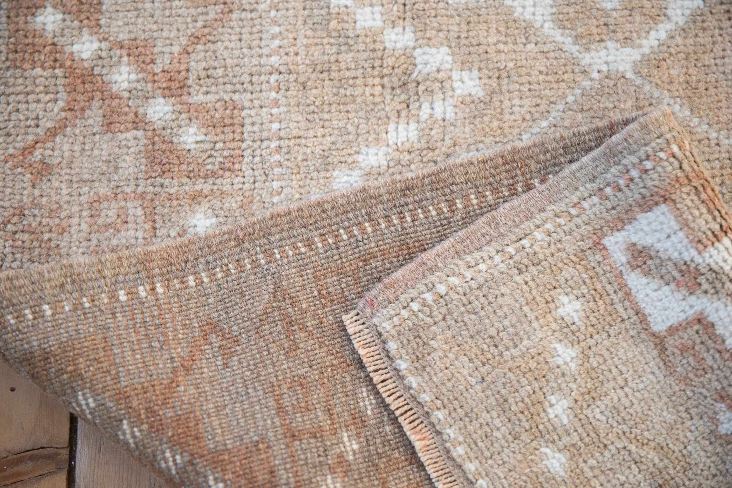 2.5x4 Vintage Distressed Melas Rug - Image 10