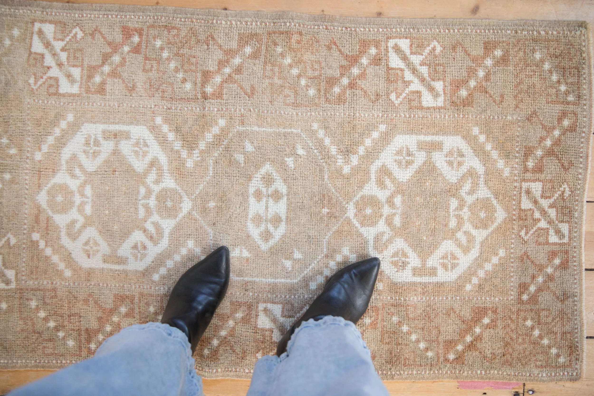 2.5x4 Vintage Distressed Melas Rug - Image 2