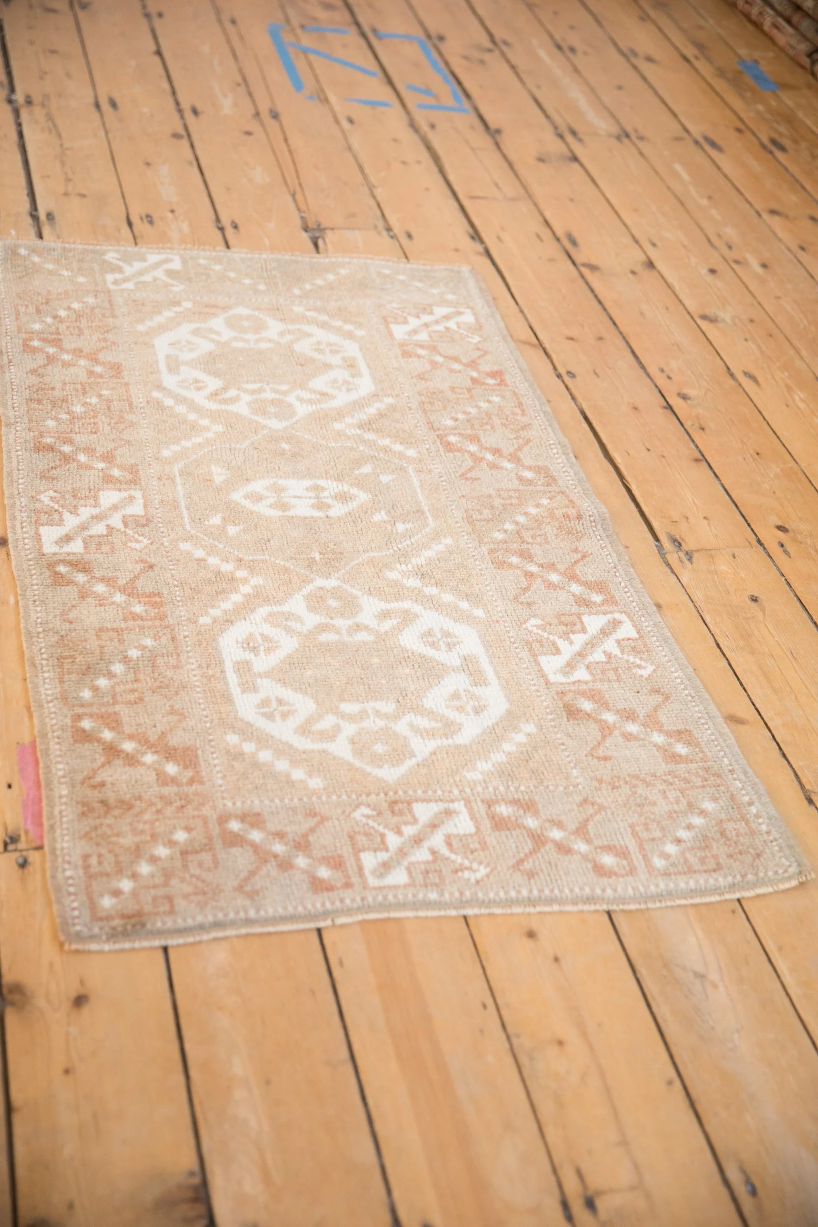 2.5x4 Vintage Distressed Melas Rug - Image 4