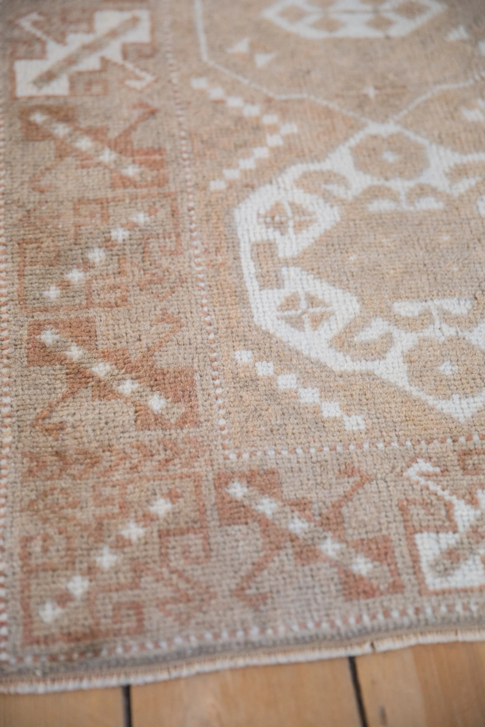 2.5x4 Vintage Distressed Melas Rug - Image 5