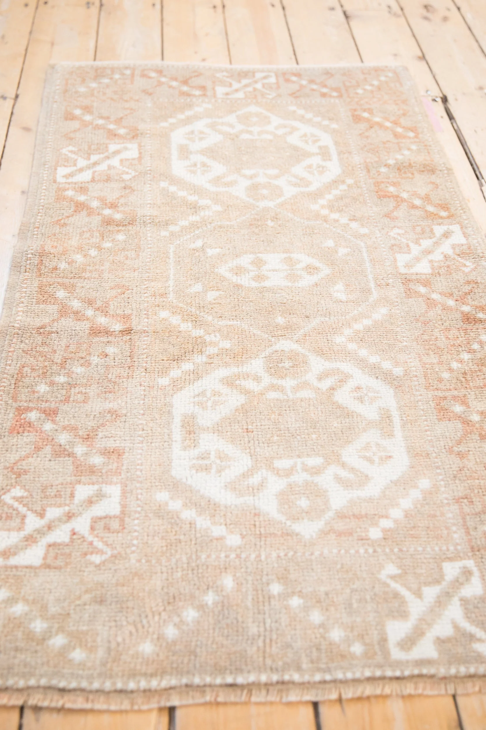 2.5x4 Vintage Distressed Melas Rug - Image 6