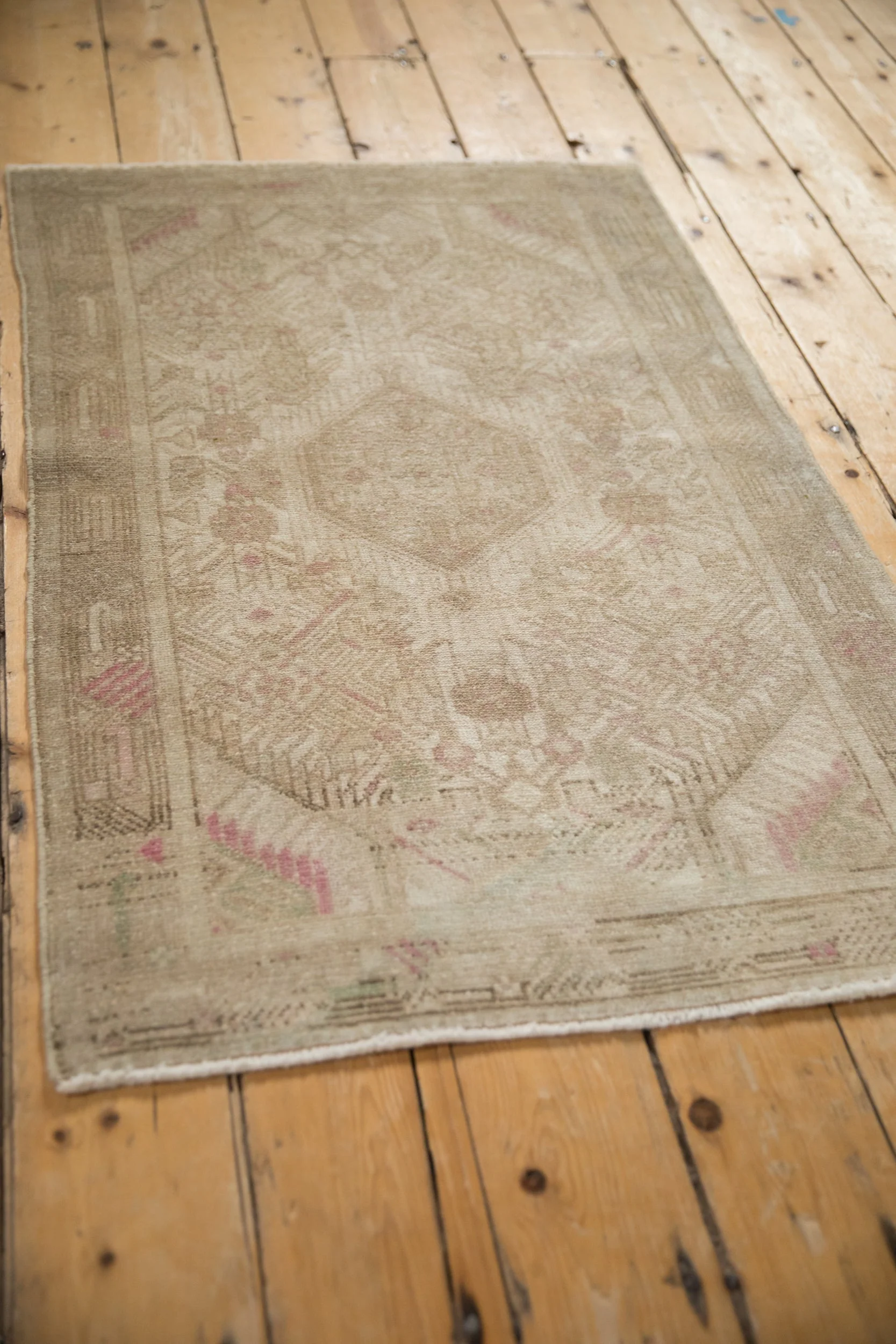 2.5x4 Vintage Distressed Tajabad Rug - Image 4