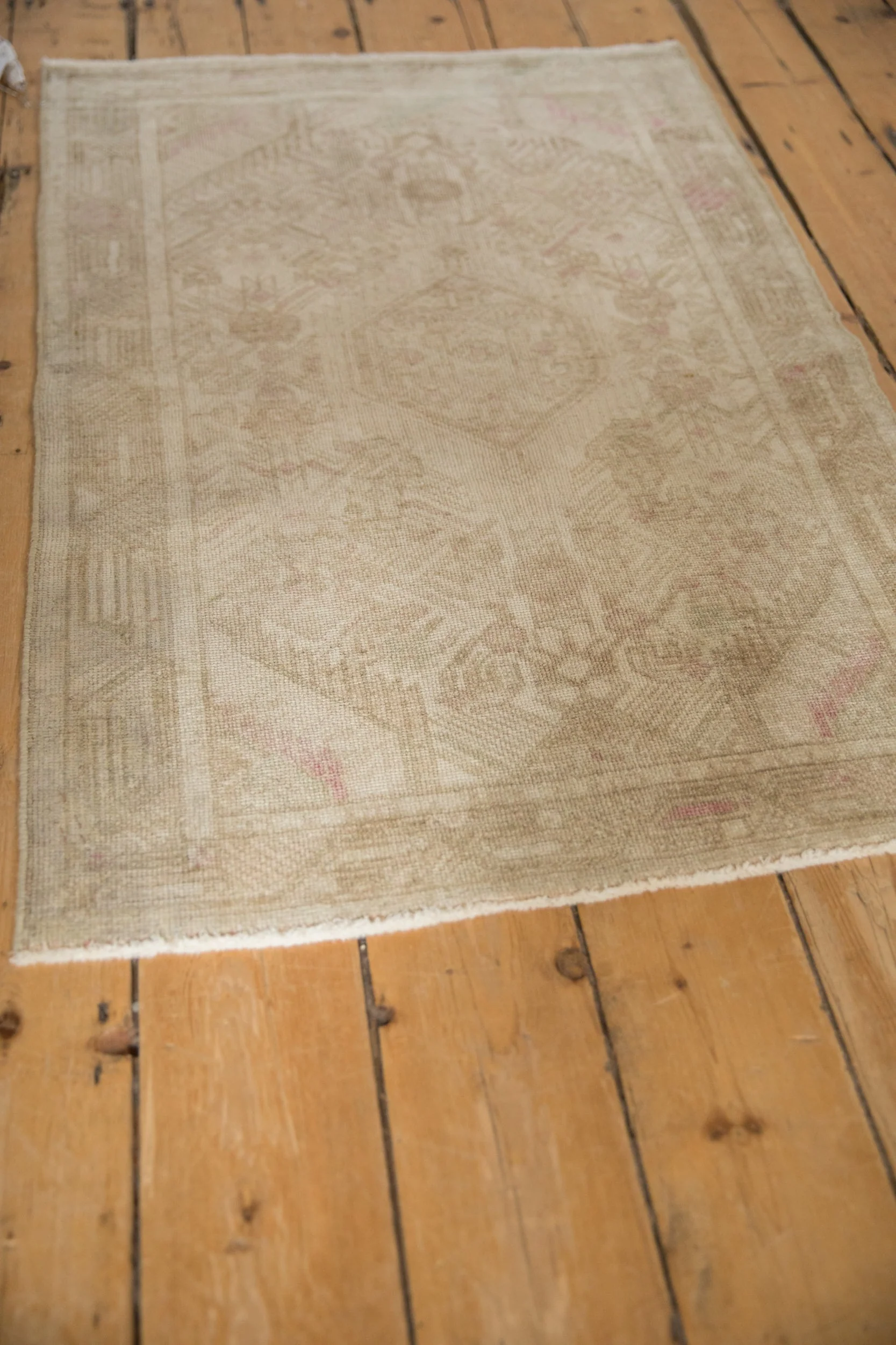 2.5x4 Vintage Distressed Tajabad Rug - Image 6