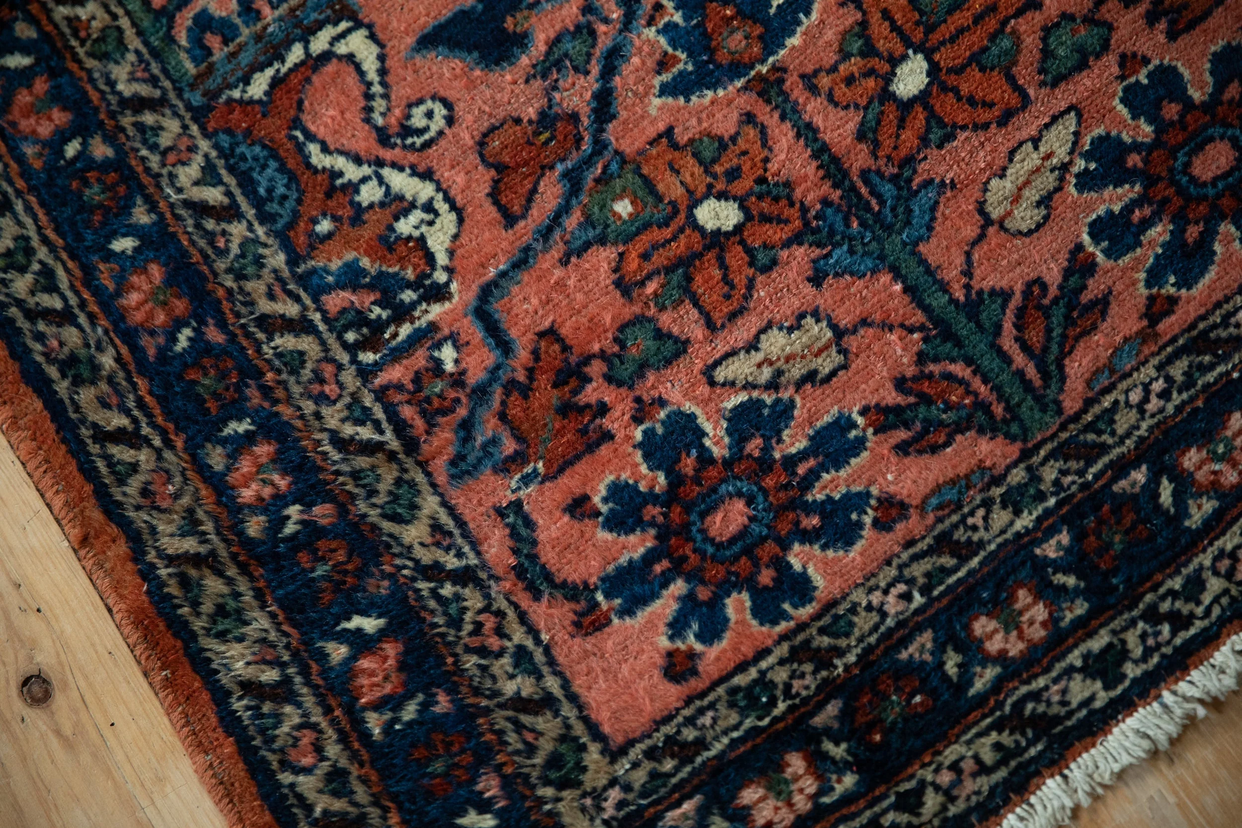 2.5x4 Vintage Lilihan Rug - Image 8