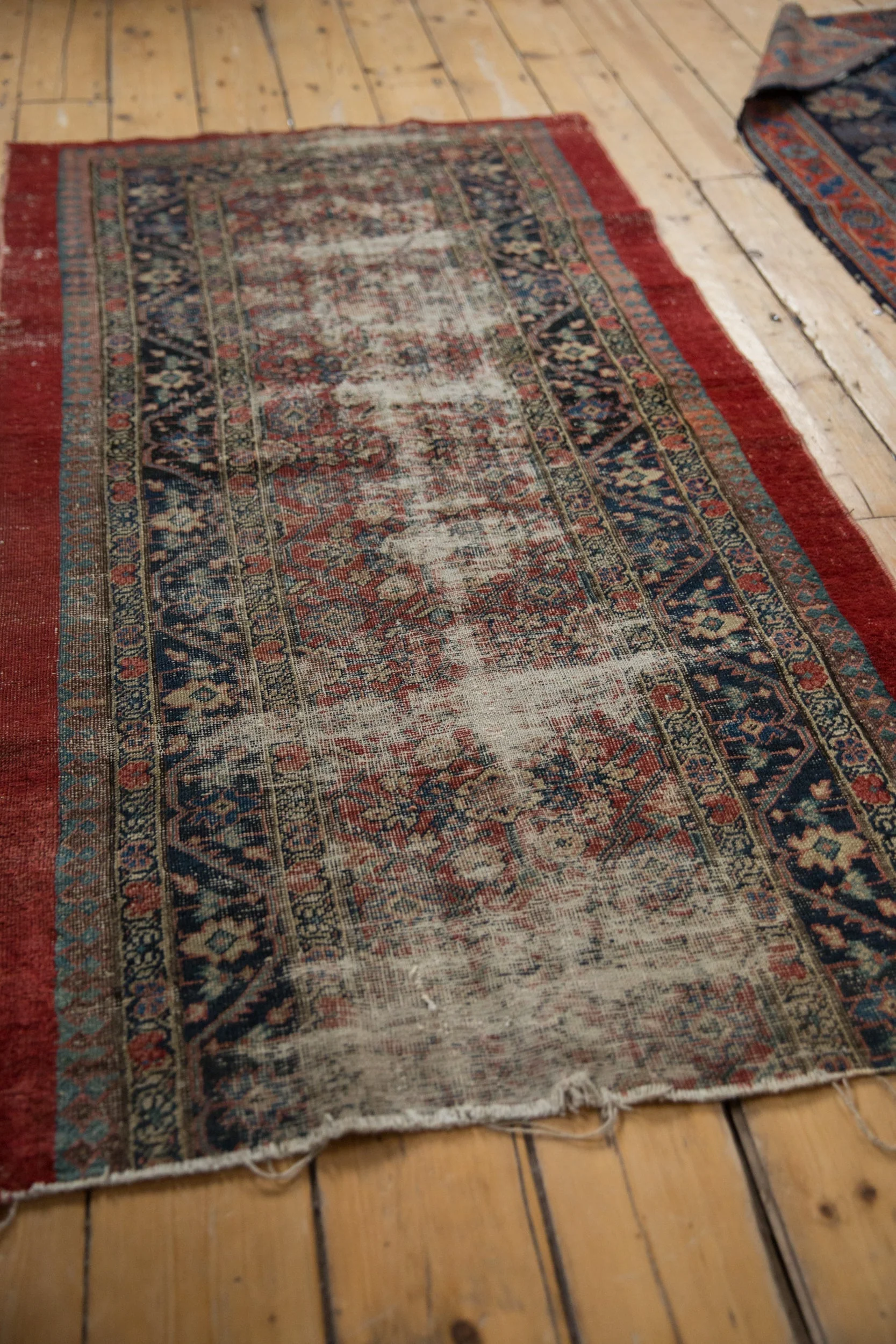 2.5x5.5 Antique Fine Fragment Serab Rug Runner - Image 4