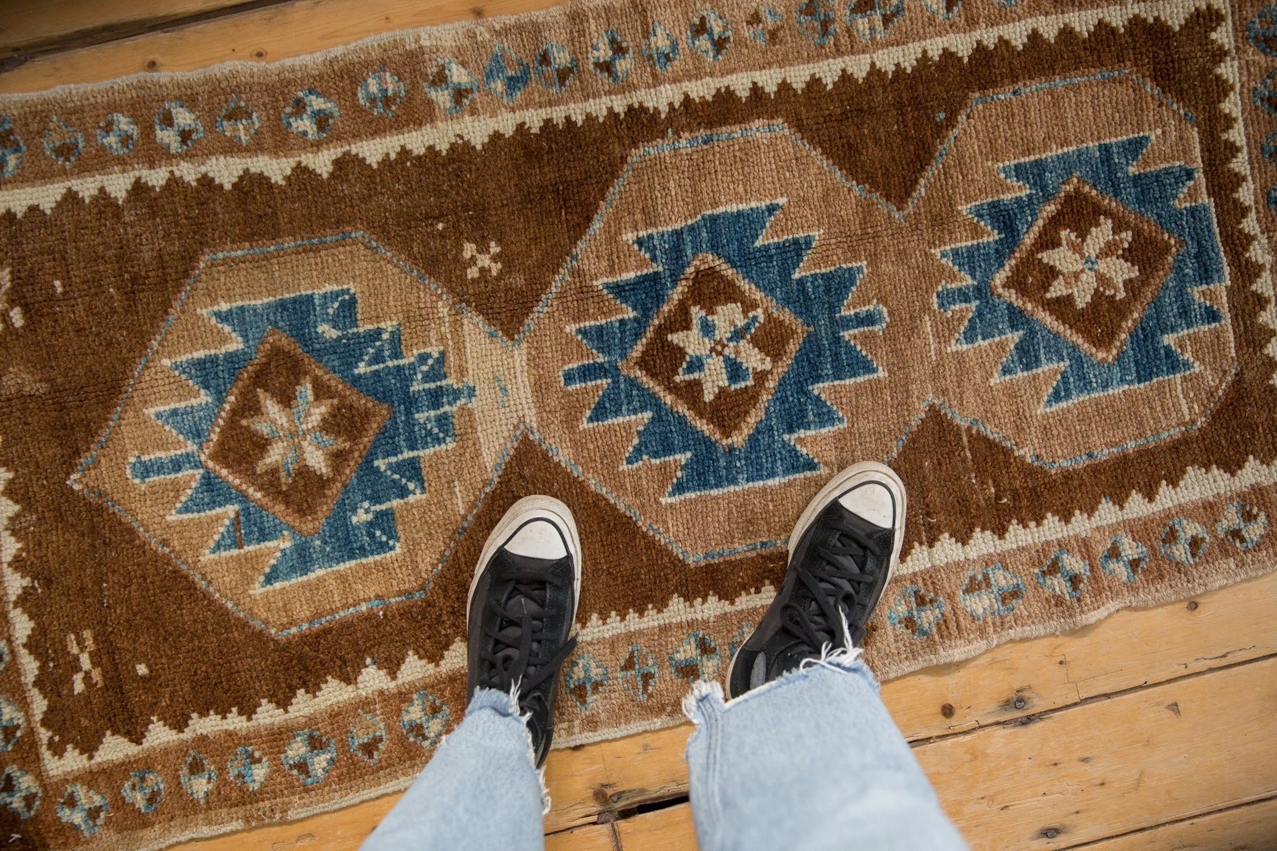 2.5x5 Vintage Distressed Kars Rug Runner - Image 2