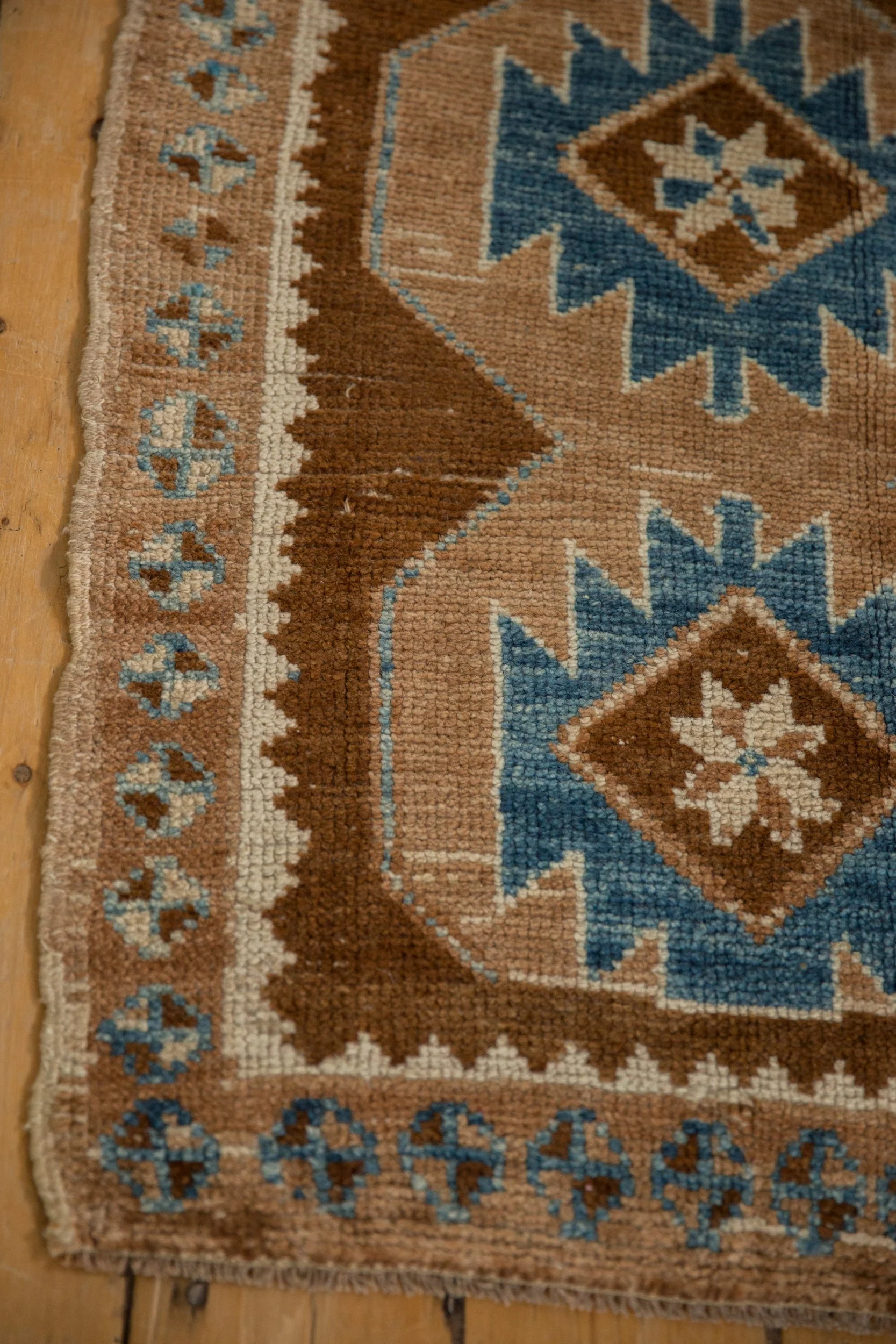 2.5x5 Vintage Distressed Kars Rug Runner - Image 4