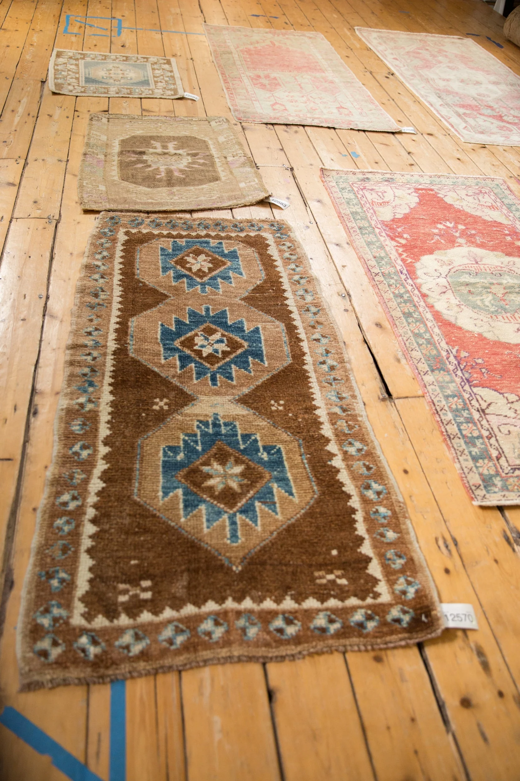 2.5x5 Vintage Distressed Kars Rug Runner - Image 6