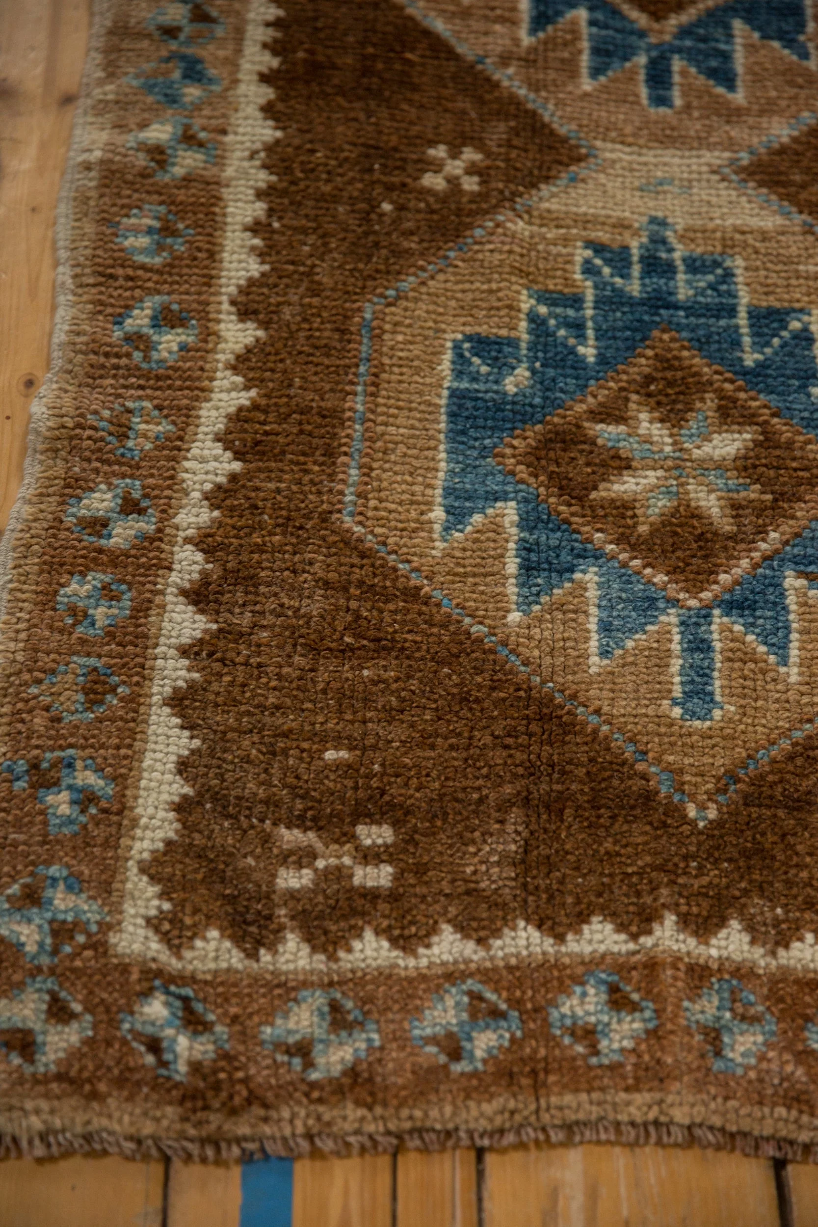 2.5x5 Vintage Distressed Kars Rug Runner - Image 7