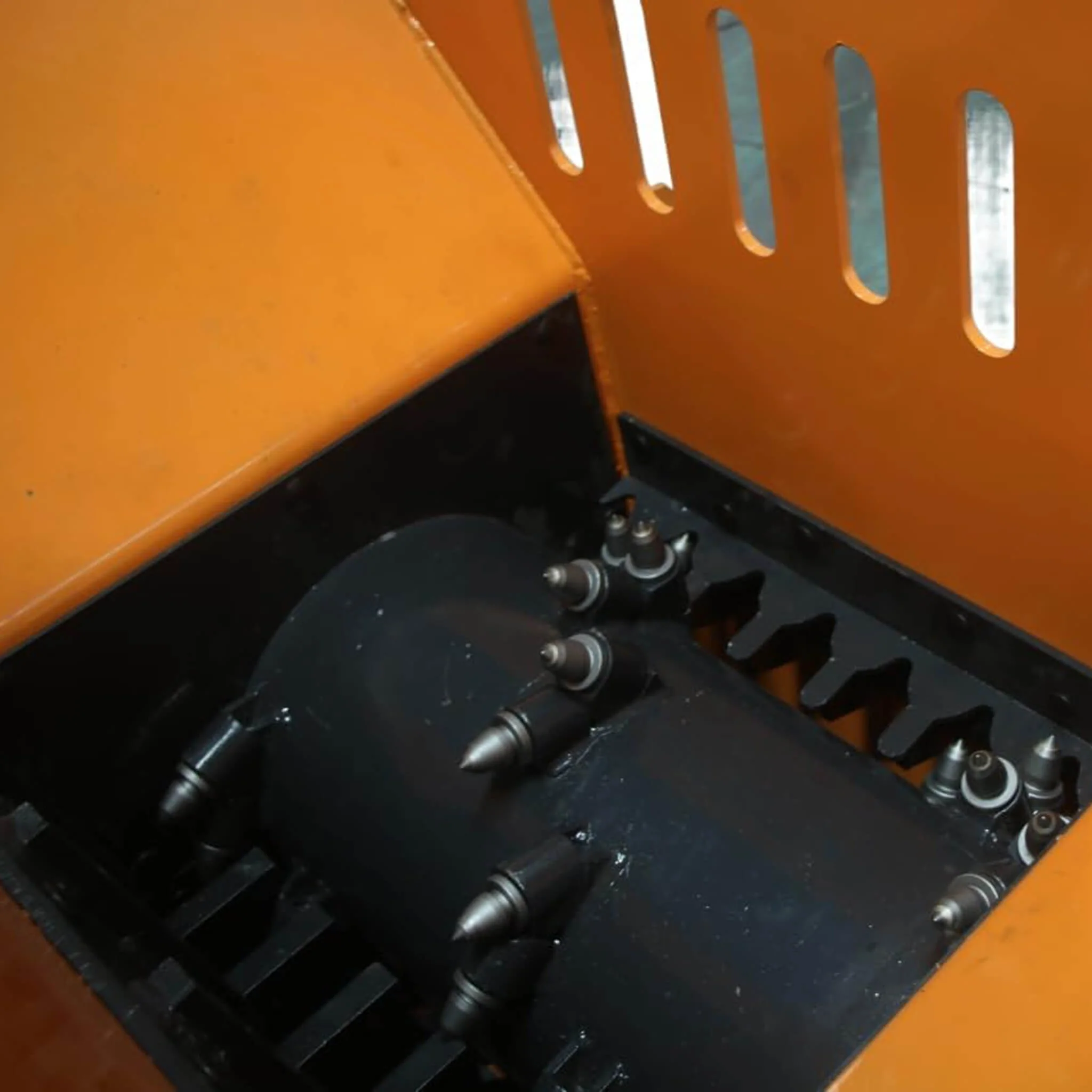 24-Inch Heavy-Duty 13.5 Cu.Ft Concrete Crusher Bucket Skid Steer Attachment (SAK10589) - Image 7