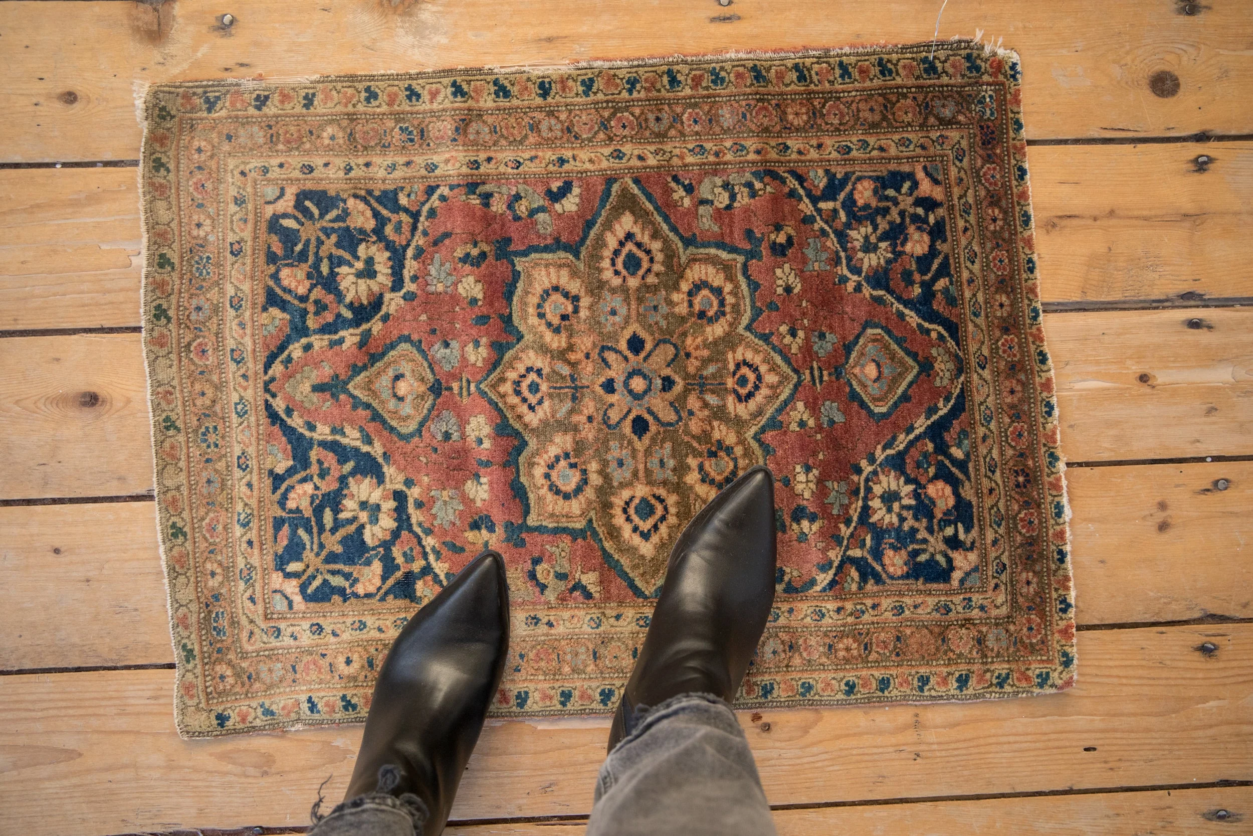 2x2.5 Small Antique Farahan Rug - Image 2