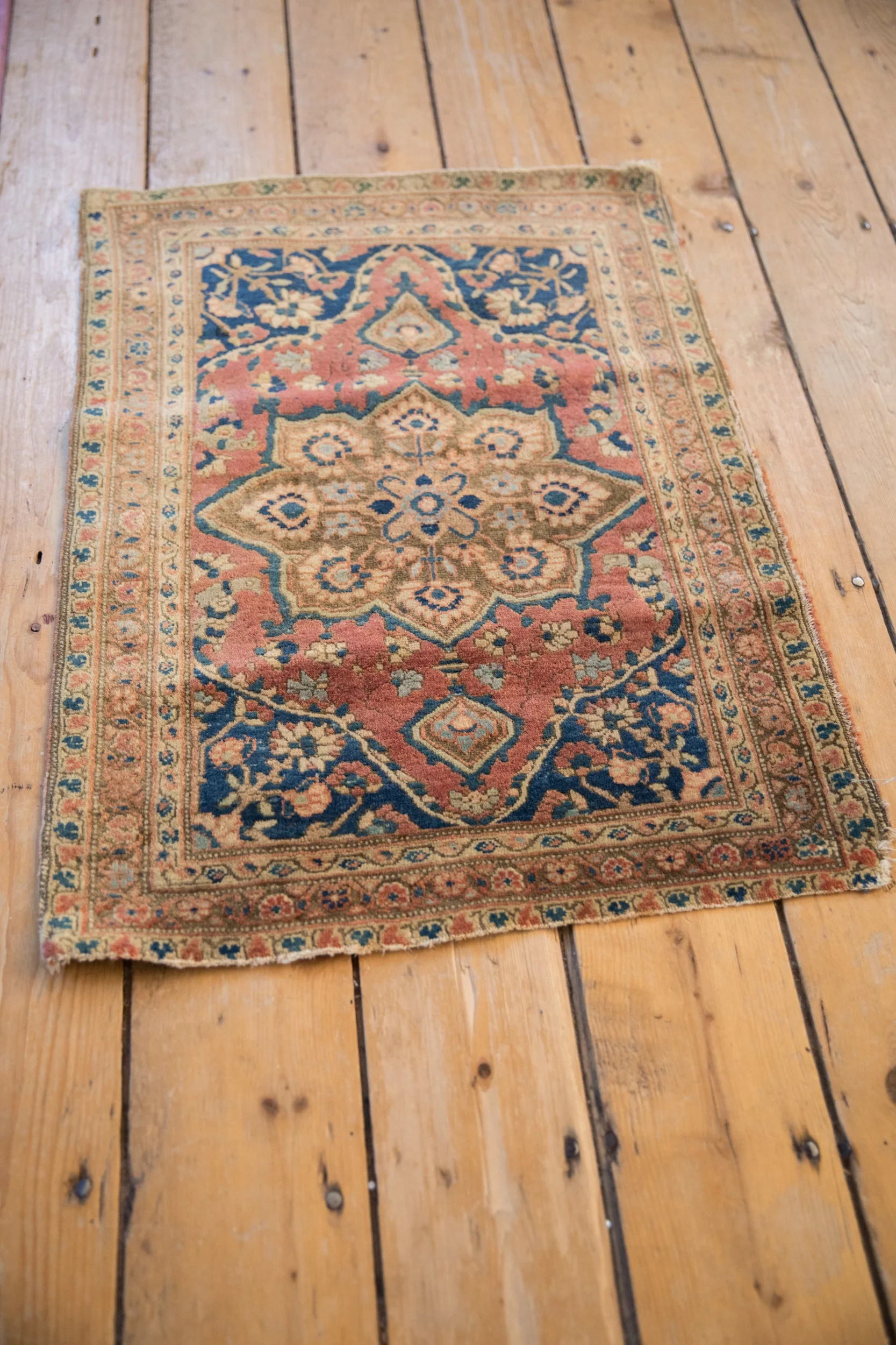 2x2.5 Small Antique Farahan Rug - Image 4